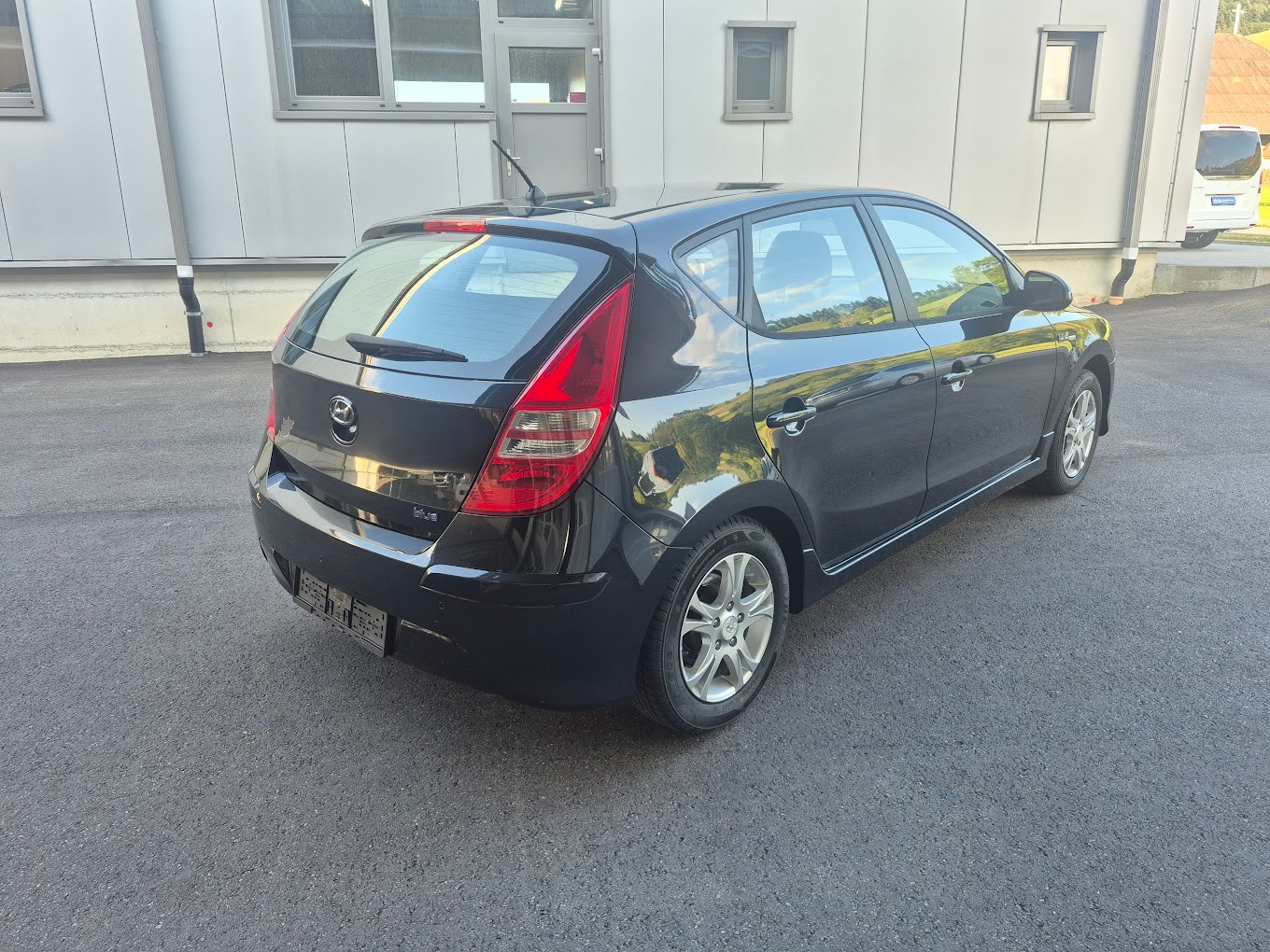 HYUNDAI i30 1.6 Swiss Plus Edition-image-4