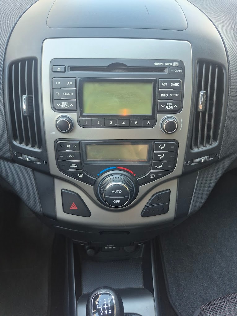 HYUNDAI i30 1.6 Swiss Plus Edition-image-12