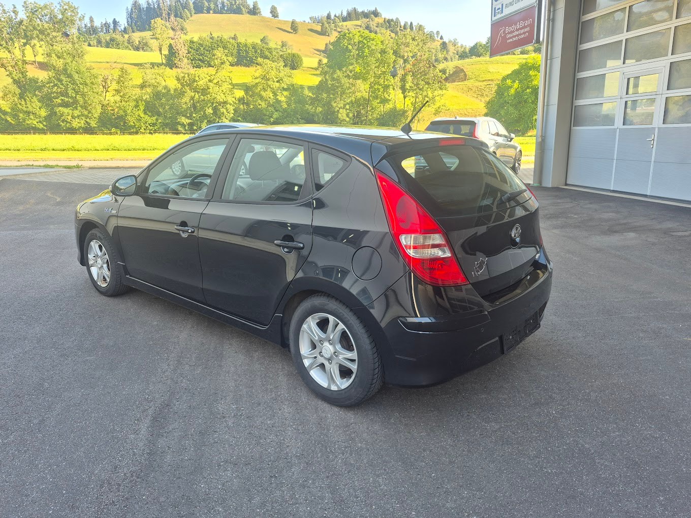 HYUNDAI i30 1.6 Swiss Plus Edition-image-2
