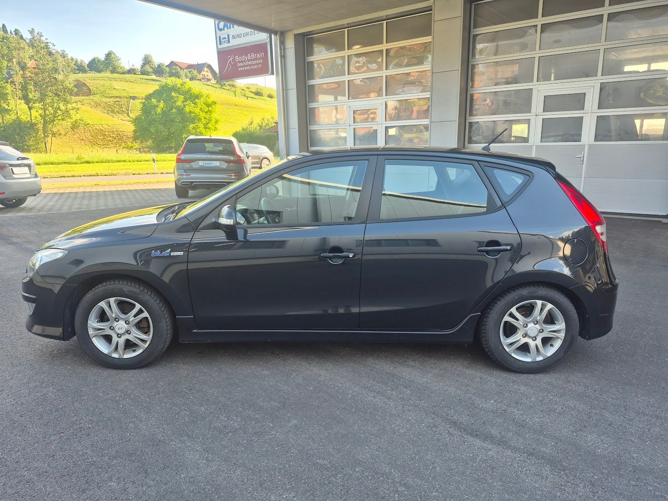 HYUNDAI i30 1.6 Swiss Plus Edition-image-1