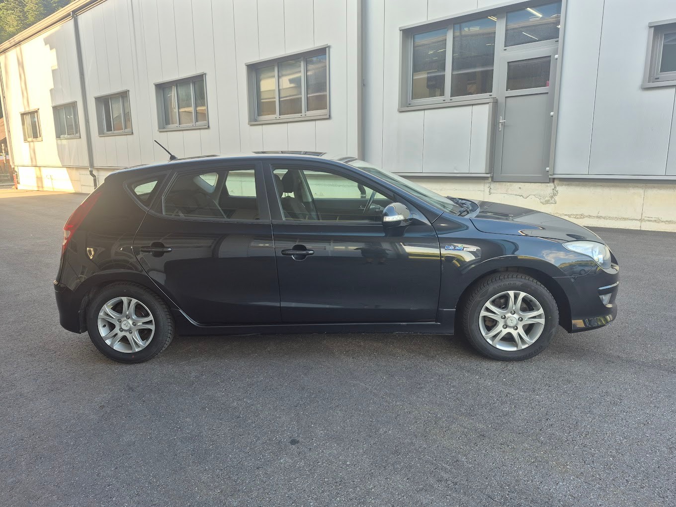 HYUNDAI i30 1.6 Swiss Plus Edition-image-5