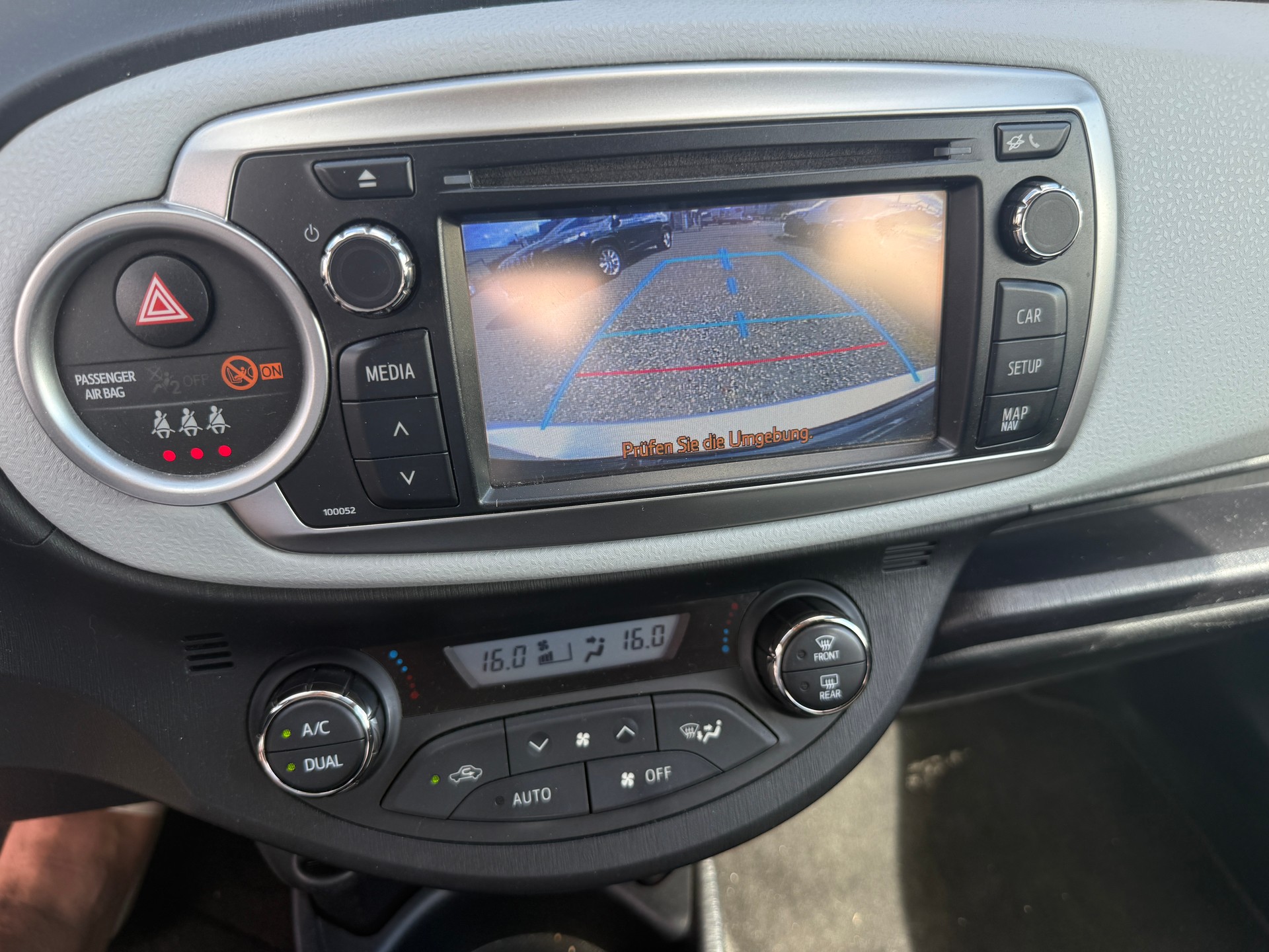 TOYOTA Yaris 1.5 VVT-i Hybrid Sol CVT-image-9