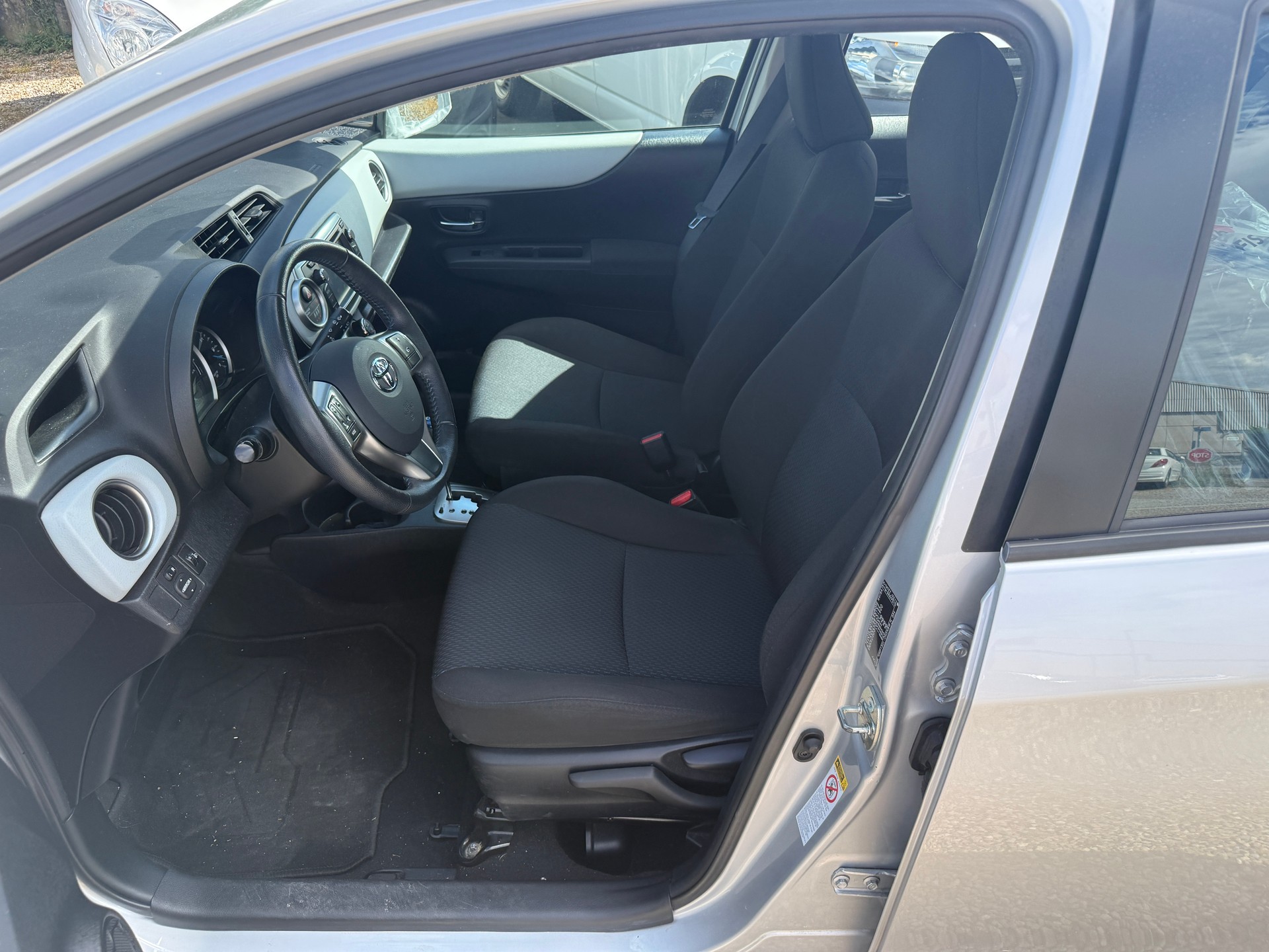 TOYOTA Yaris 1.5 VVT-i Hybrid Sol CVT-image-6