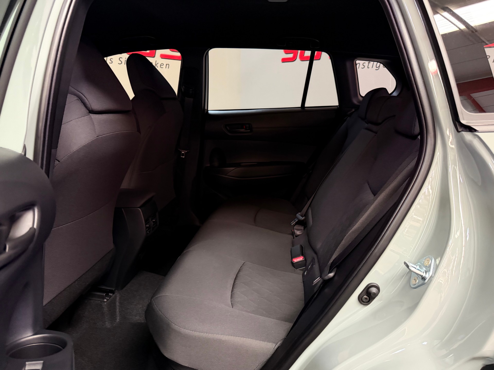 TOYOTA Corolla Cross 1.8 Comfort e-CVT-image-12