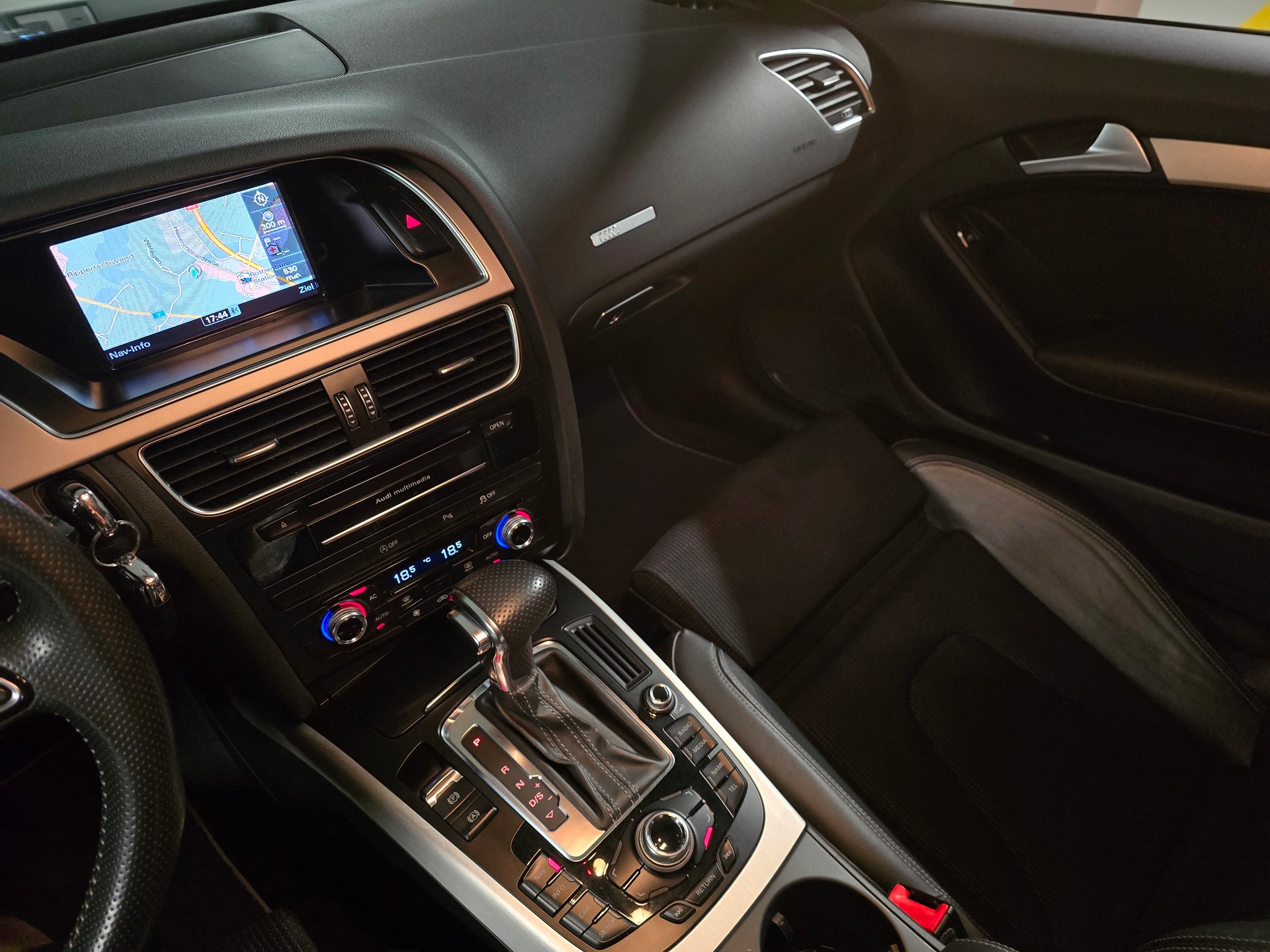 AUDI A5 Coupé 3.0 TDI multitronic CH-Fahrzeug-image-10