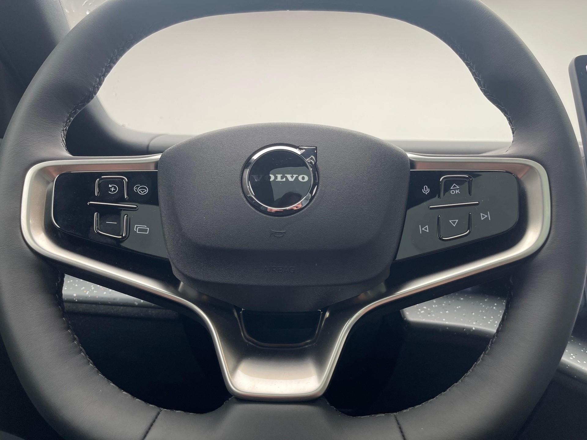 VOLVO EX30 E60 Twin Ultra Performance AWD-image-13