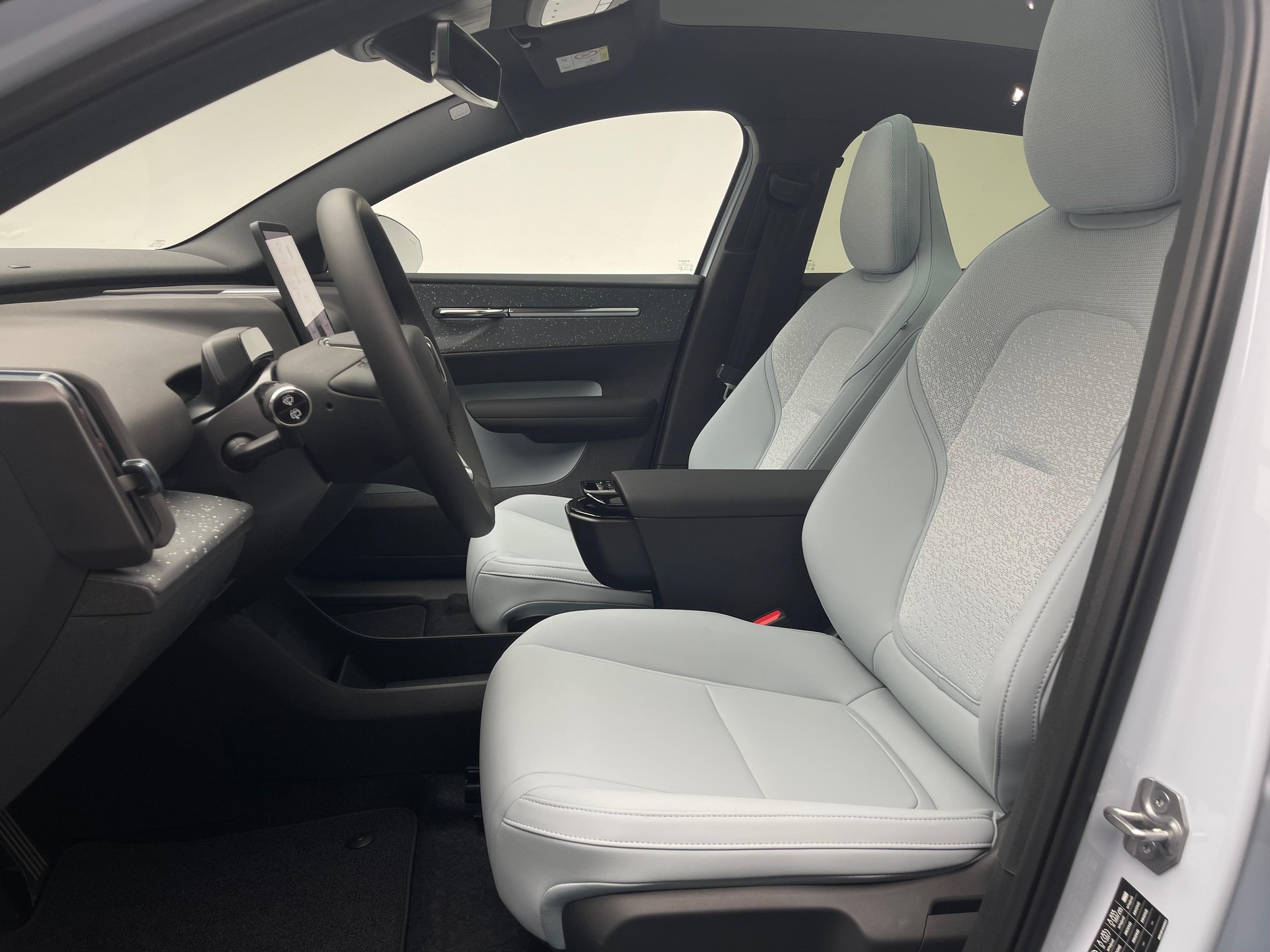 VOLVO EX30 E60 Twin Ultra Performance AWD-image-23