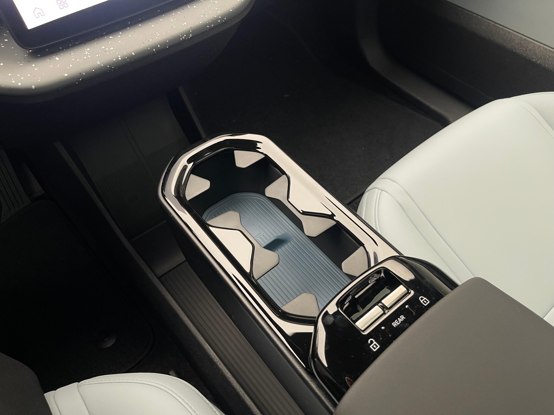 VOLVO EX30 E60 Twin Ultra Performance AWD-image-19