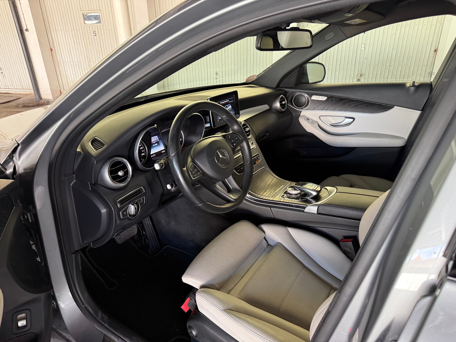 MERCEDES-BENZ C 220 BlueTEC AMG Line-image-9
