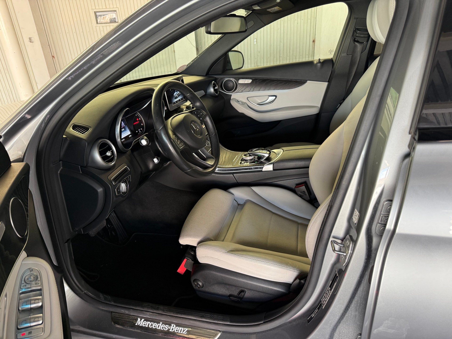 MERCEDES-BENZ C 220 BlueTEC AMG Line-image-10