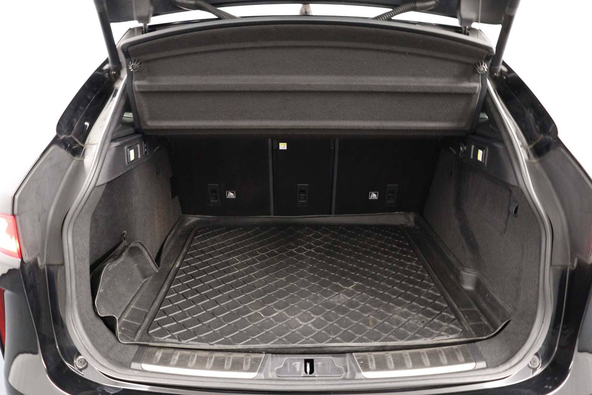 JAGUAR F-Pace 5.0 V8 SVR AWD-image-16