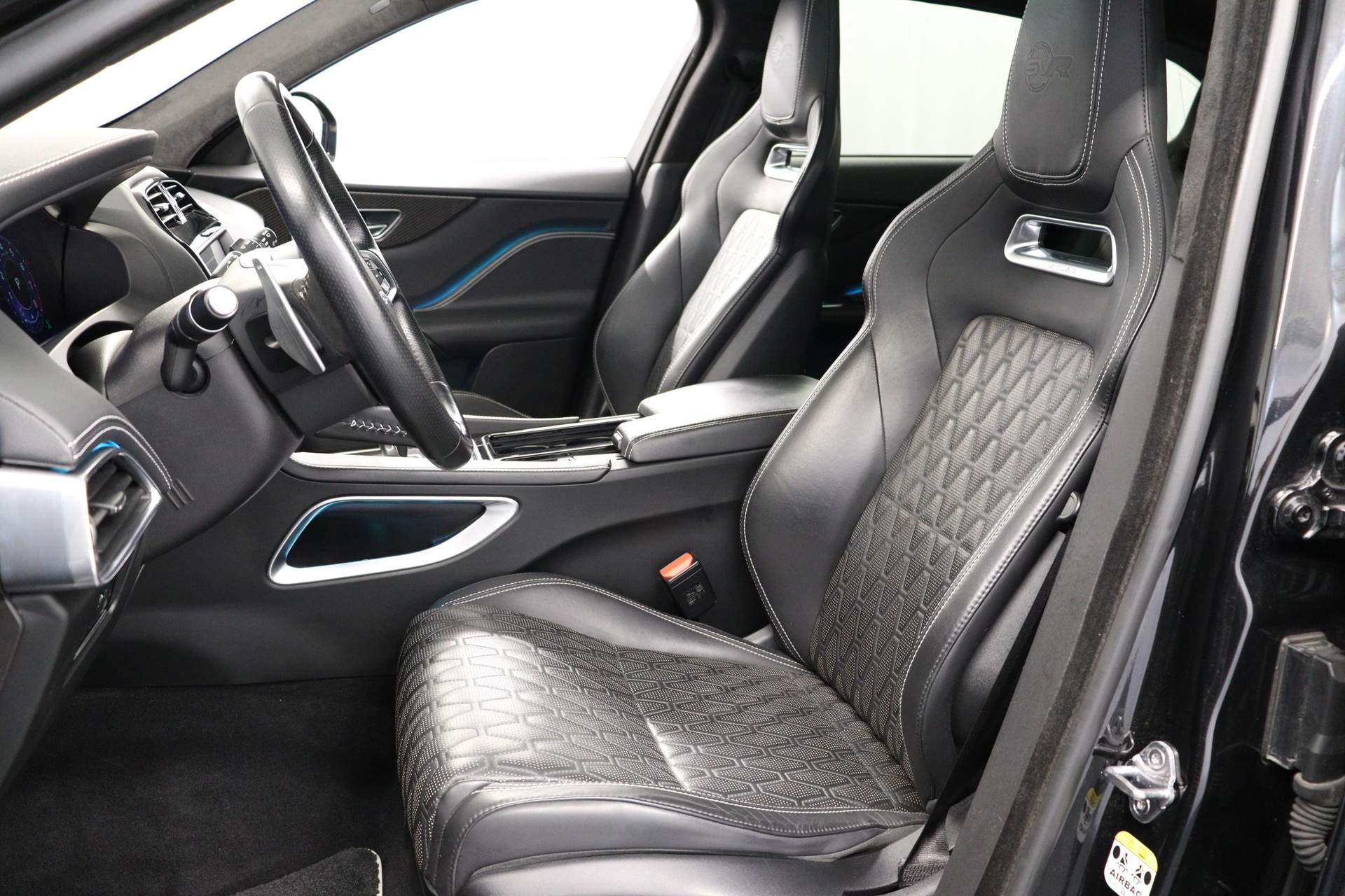 JAGUAR F-Pace 5.0 V8 SVR AWD-image-2