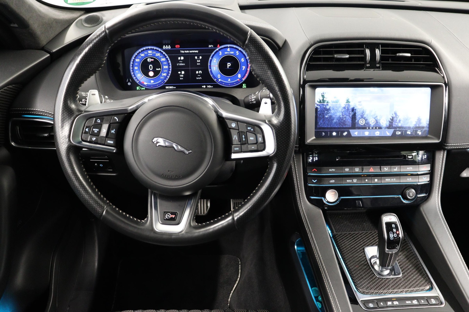 JAGUAR F-Pace 5.0 V8 SVR AWD-image-5