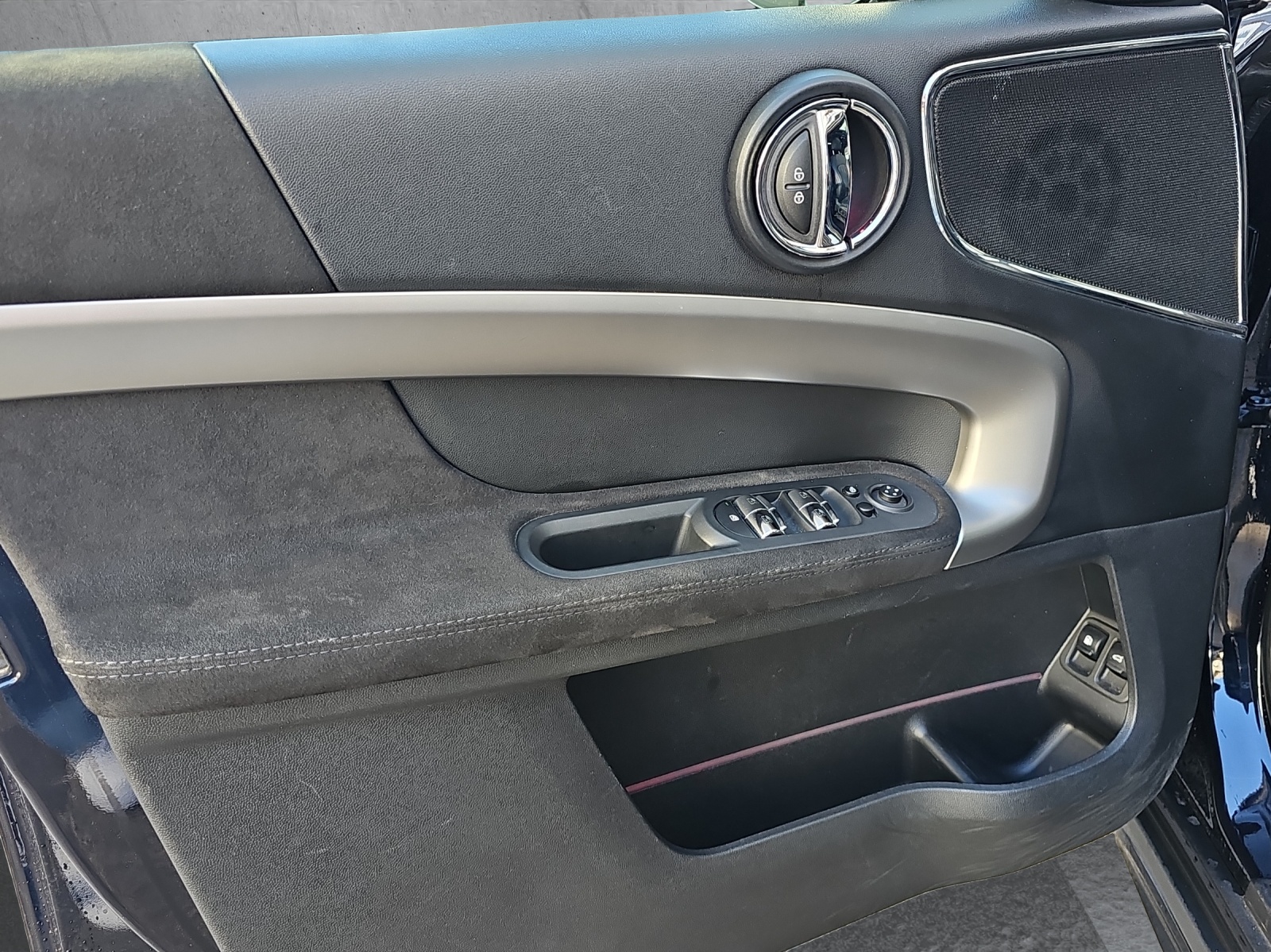 MINI Countryman Cooper S E ALL4 PHEV Steptronic-image-8