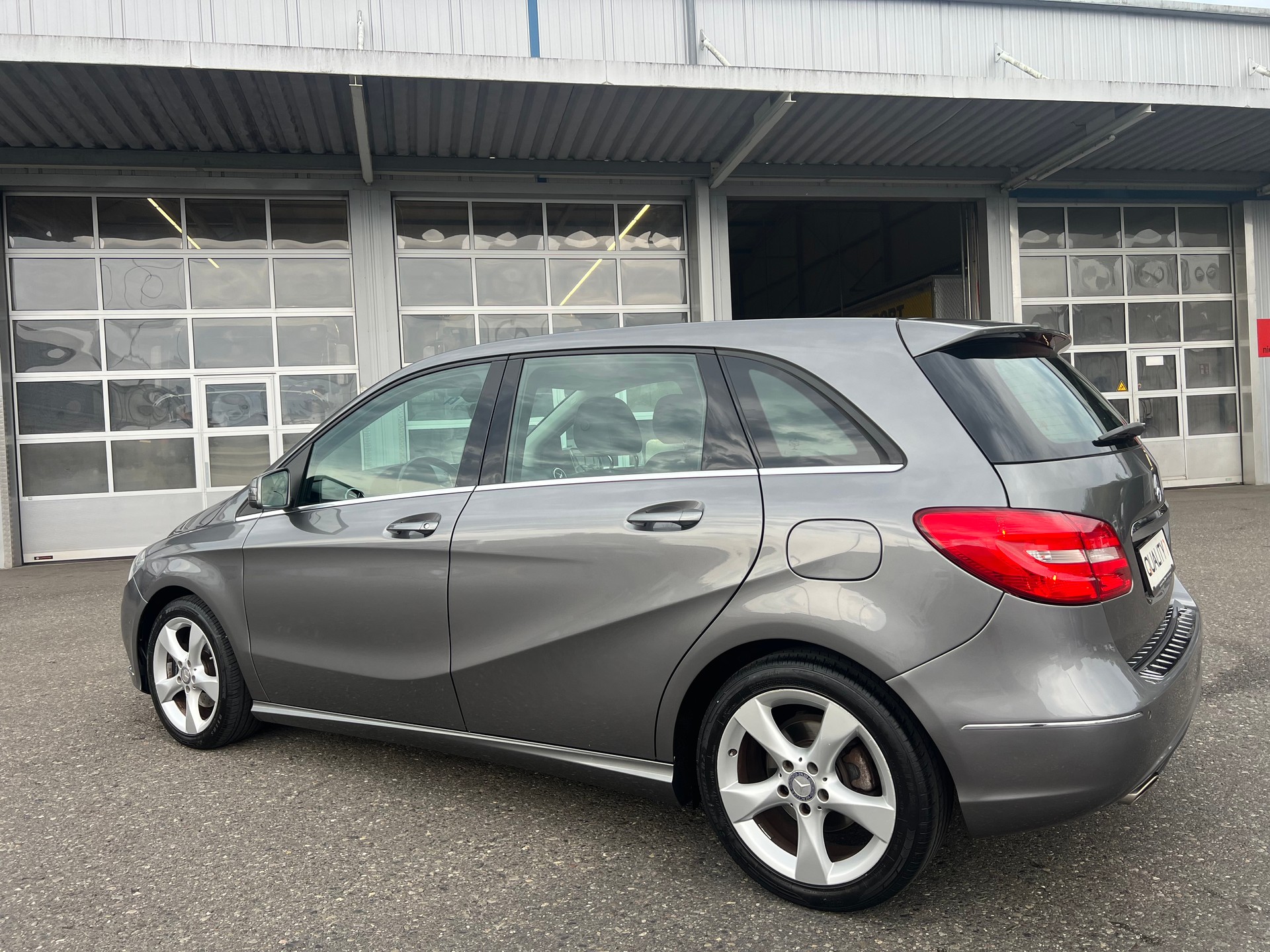 MERCEDES-BENZ B 200 7G-DCT-image-4