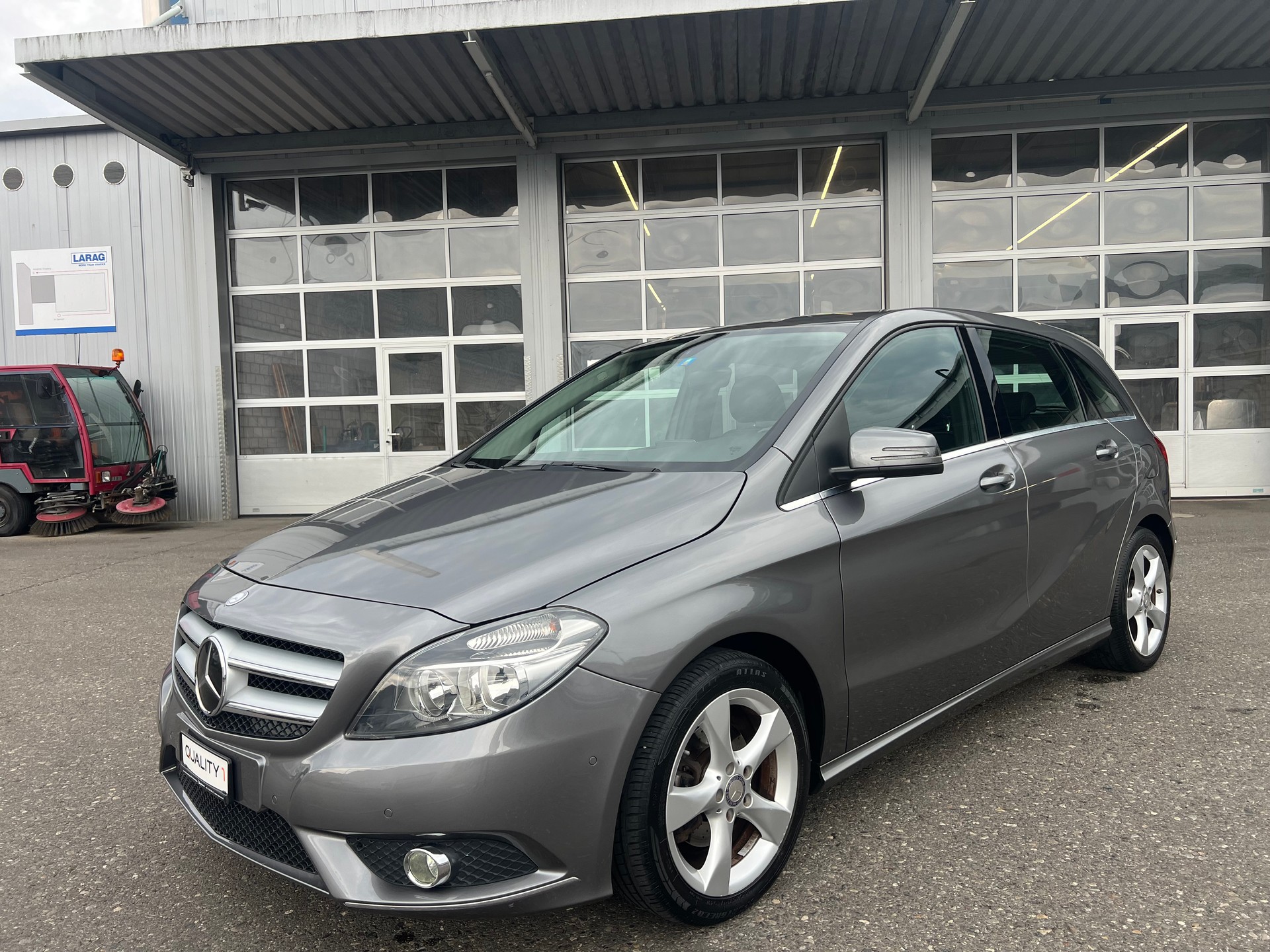 MERCEDES-BENZ B 200 7G-DCT-image-1