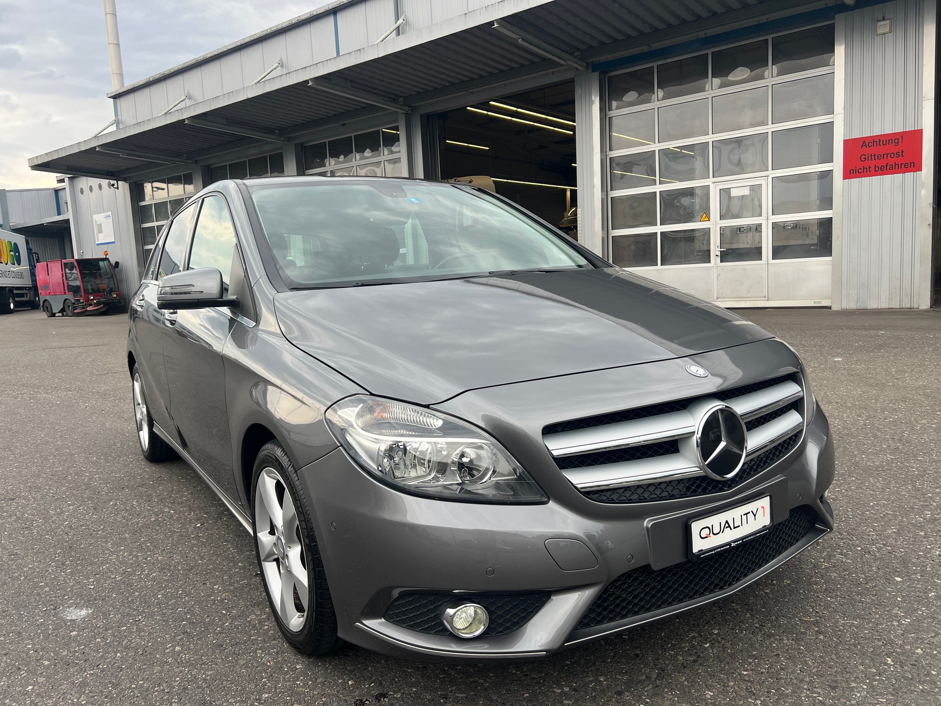 MERCEDES-BENZ B 200 7G-DCT-image-2