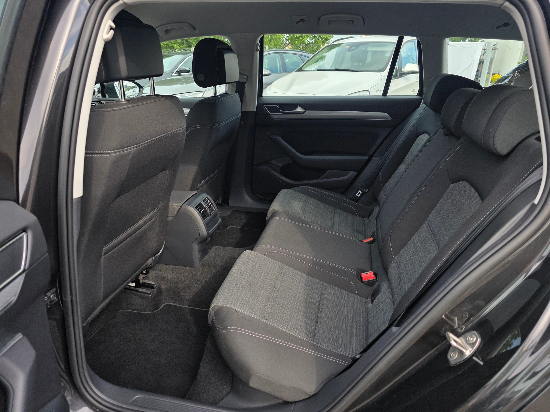 VW Passat 2.0 TDI BMT Business DSG * CH-Fahrzeug * inkl. 1 Jahr Garantie *-image-18