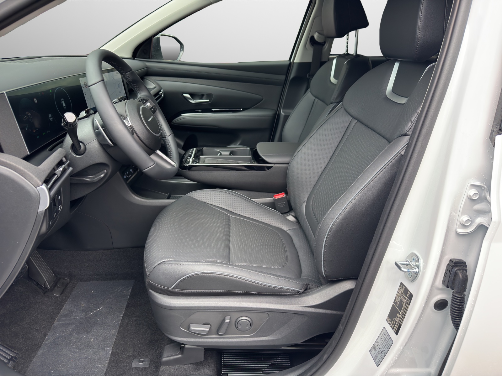HYUNDAI Tucson 1.6 T-GDi HEV Vertex Swiss Edition 4WD MY27-image-4