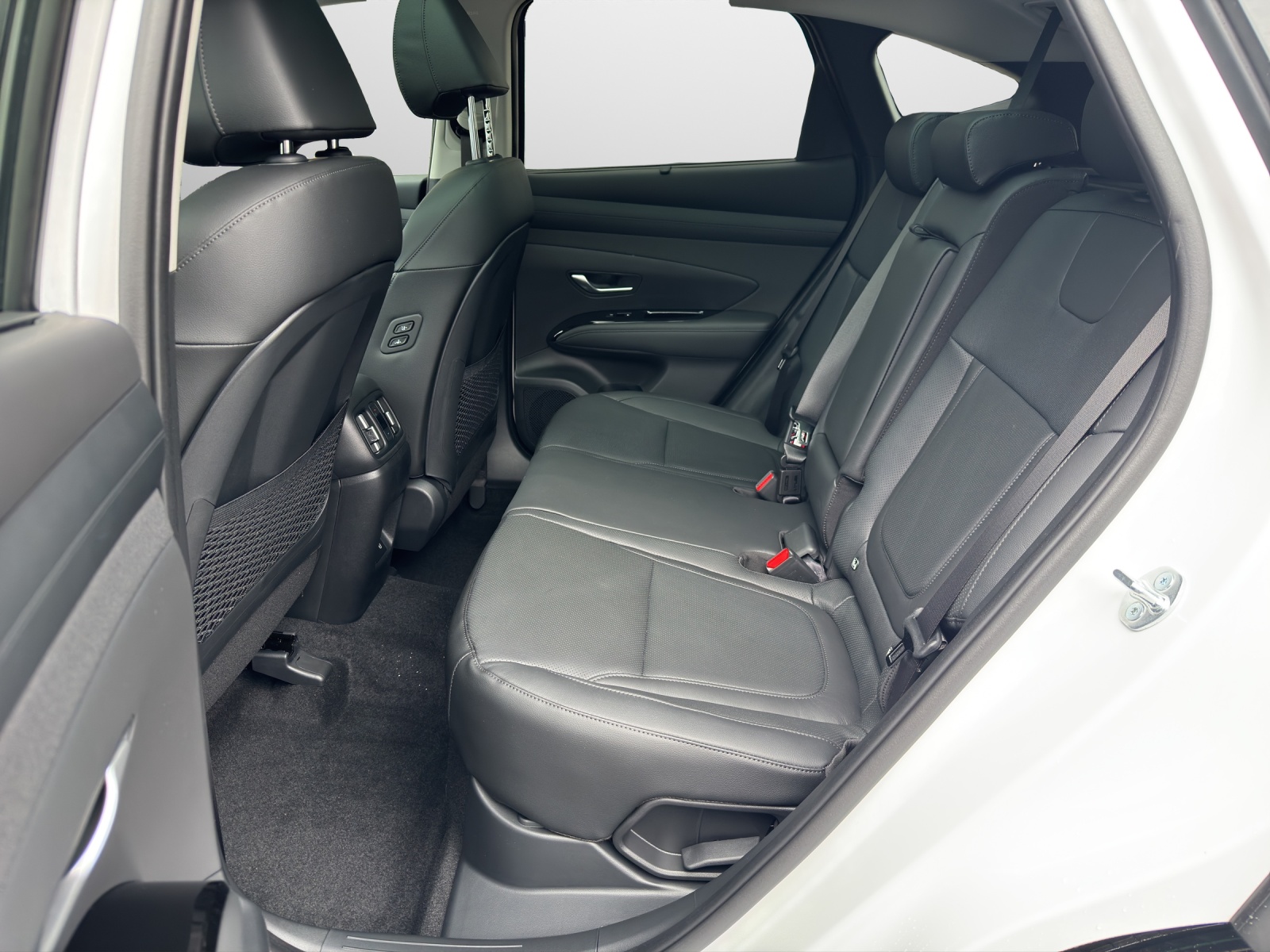 HYUNDAI Tucson 1.6 T-GDi HEV Vertex Swiss Edition 4WD MY27-image-8
