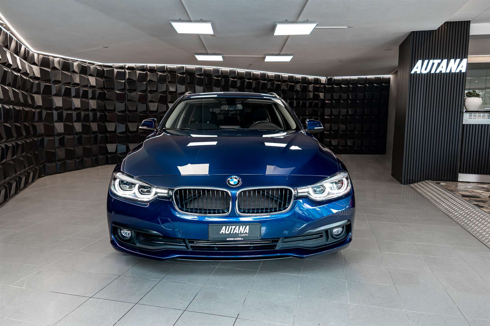 BMW 320d xDrive Touring-image-3