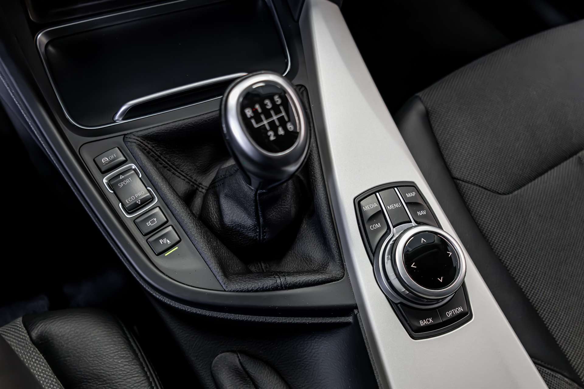 BMW 320d xDrive Touring-image-18