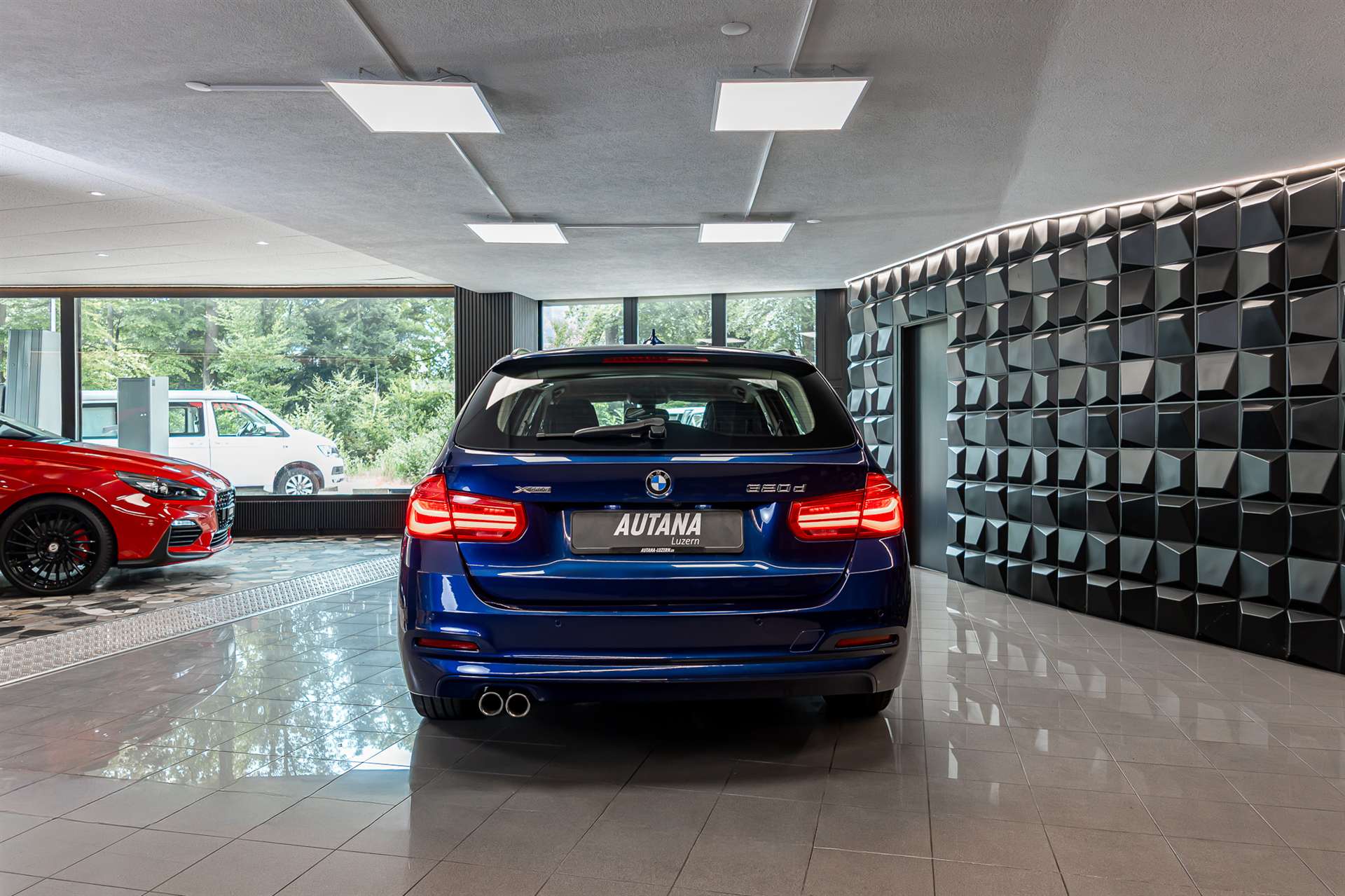 BMW 320d xDrive Touring-image-4