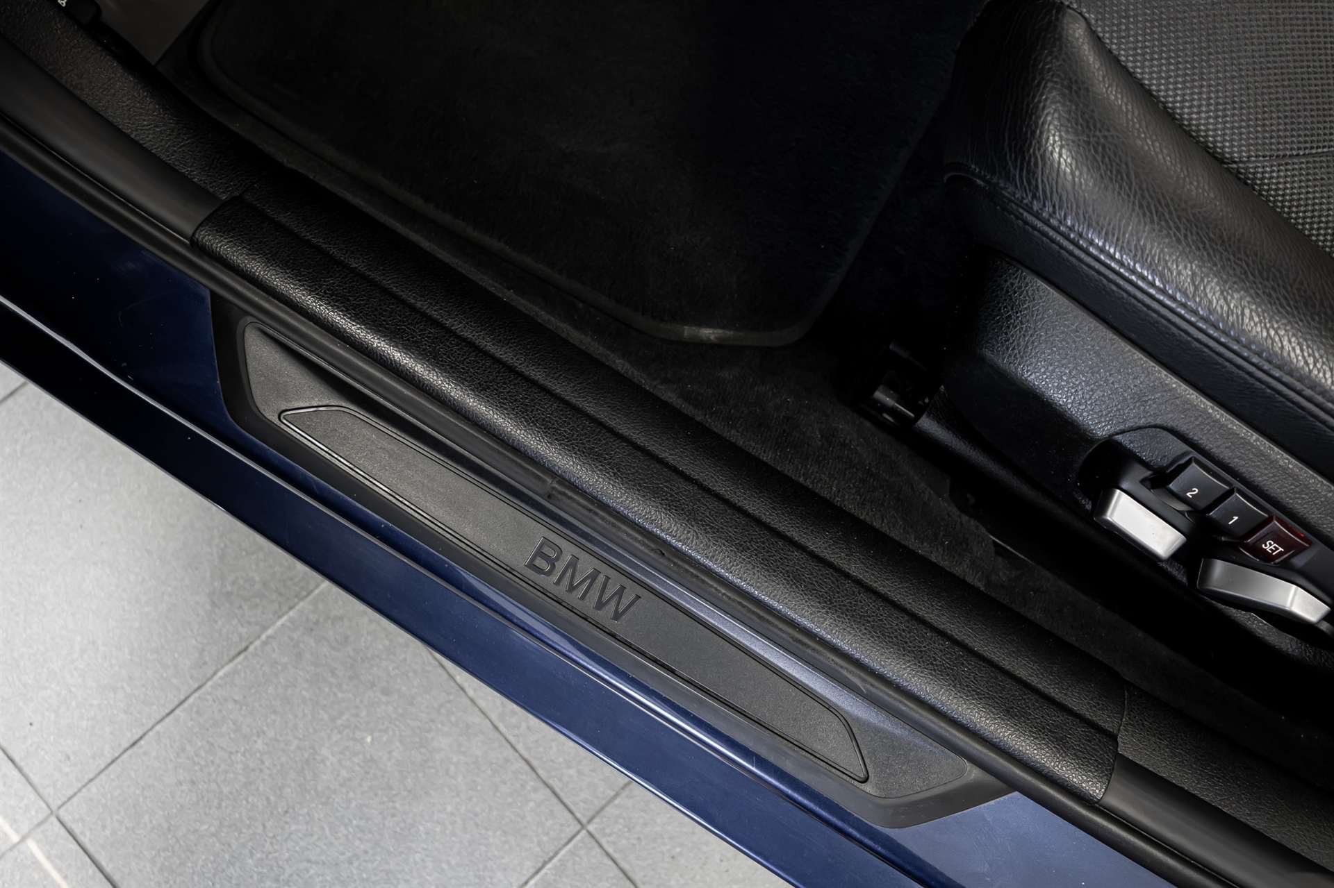 BMW 320d xDrive Touring-image-11