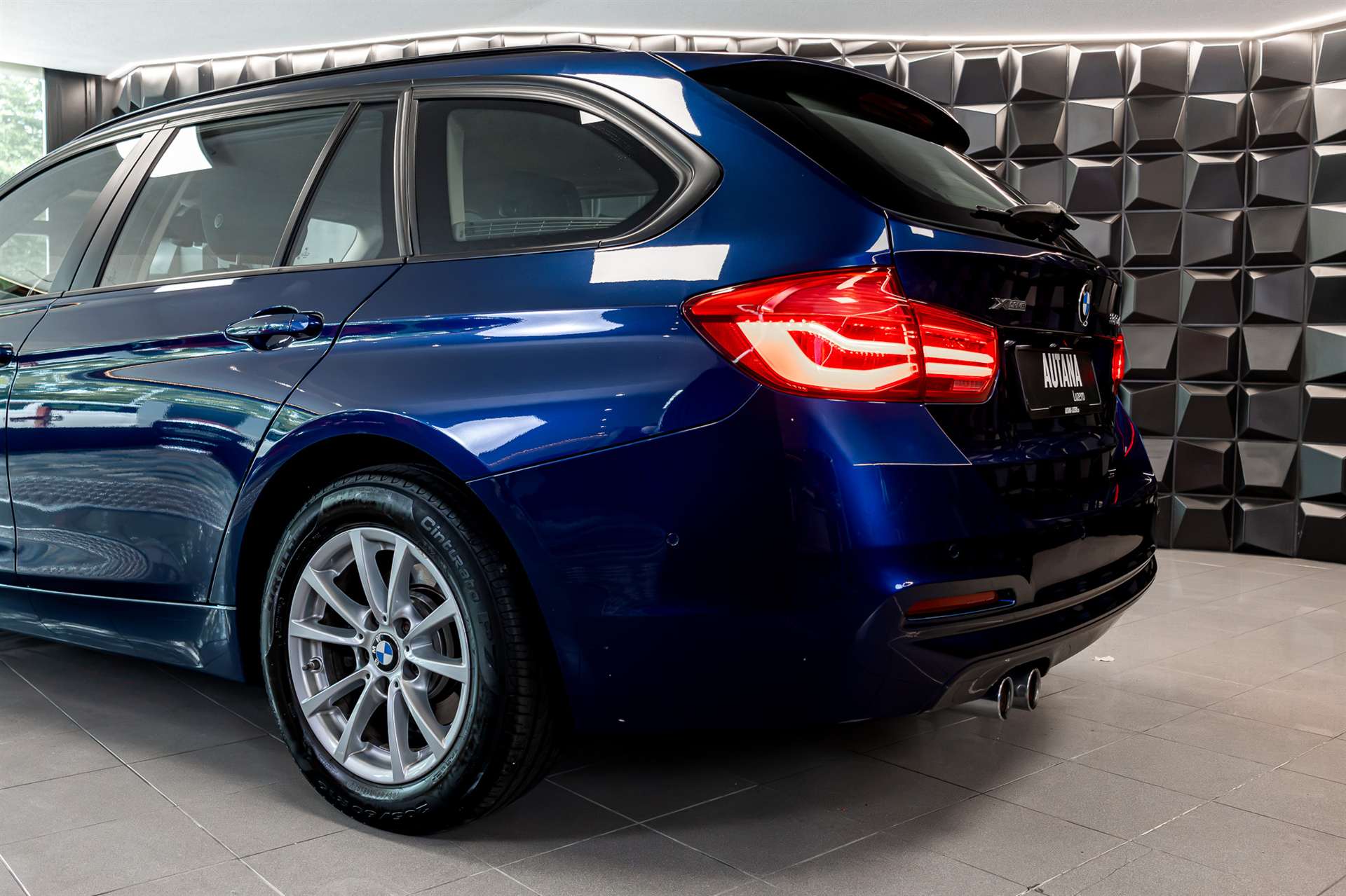 BMW 320d xDrive Touring-image-26