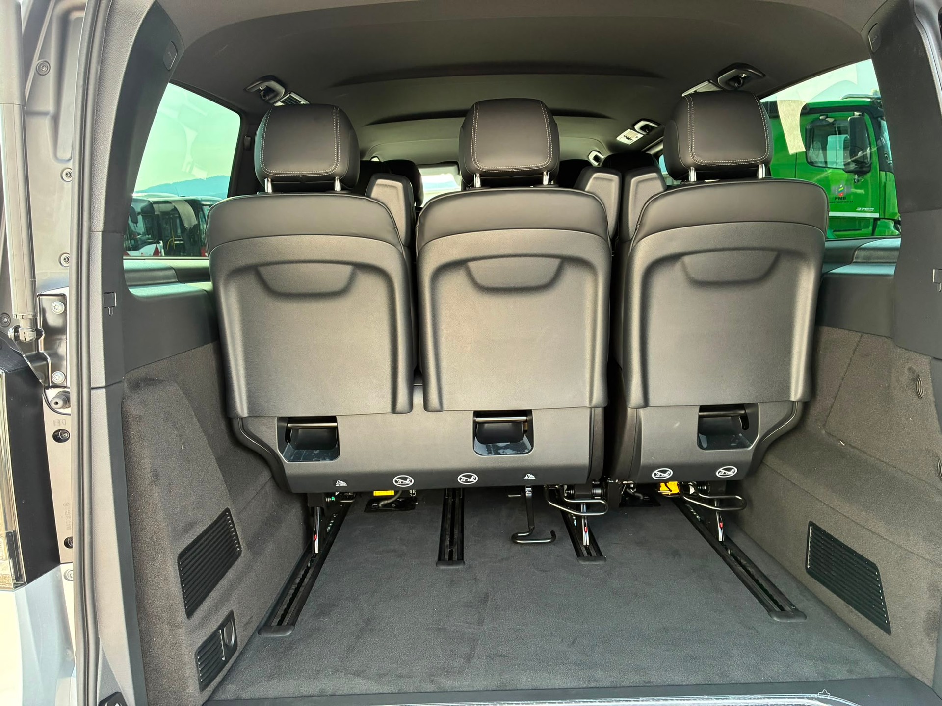 MERCEDES-BENZ V 300 d Exclusive L SWISS EDITION 4MATIC-image-11