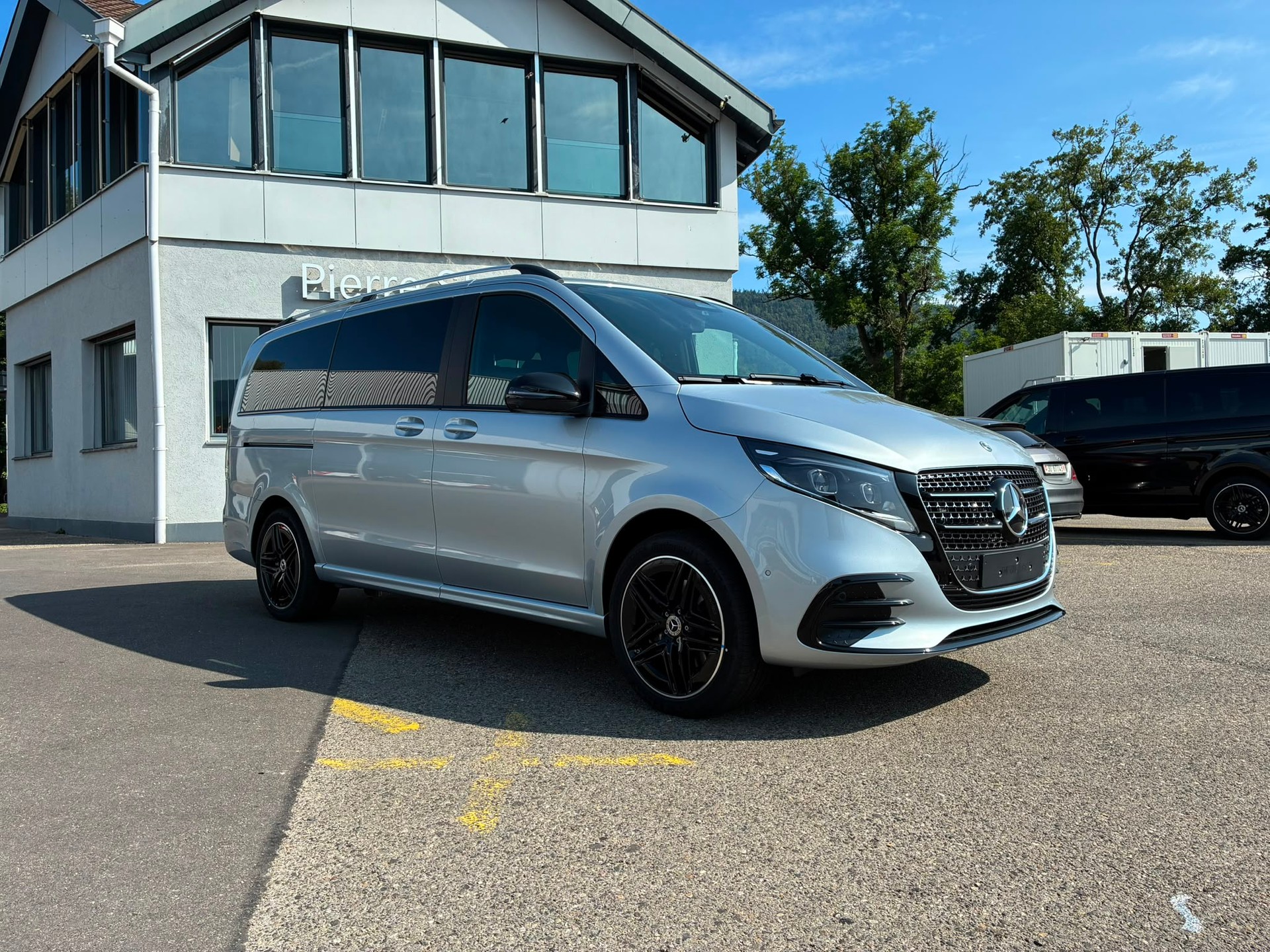 MERCEDES-BENZ V 300 d Exclusive L SWISS EDITION 4MATIC-image-2