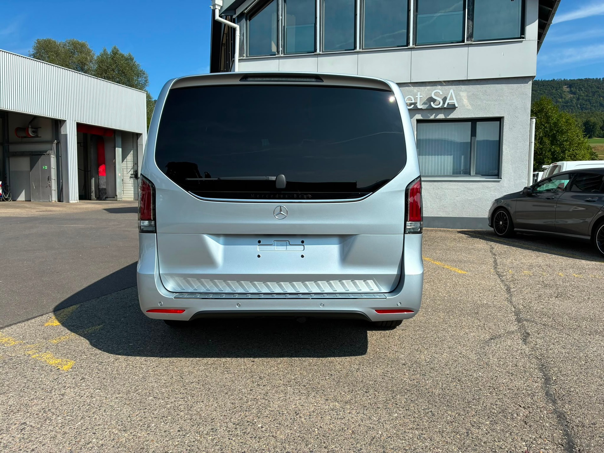 MERCEDES-BENZ V 300 d Exclusive L SWISS EDITION 4MATIC-image-4