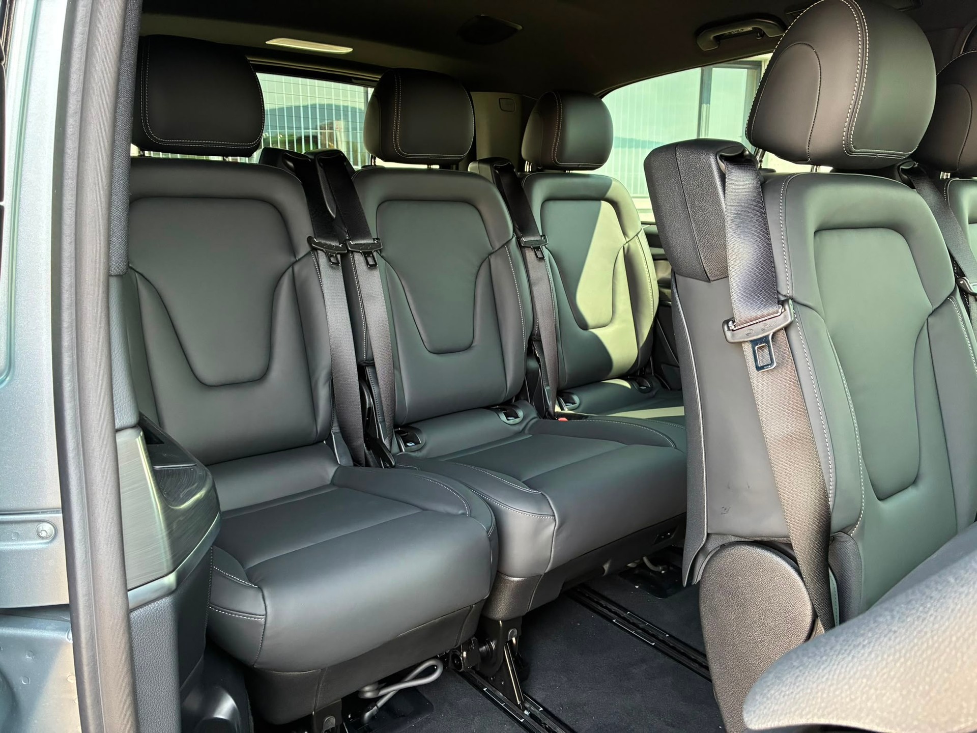 MERCEDES-BENZ V 300 d Exclusive L SWISS EDITION 4MATIC-image-10