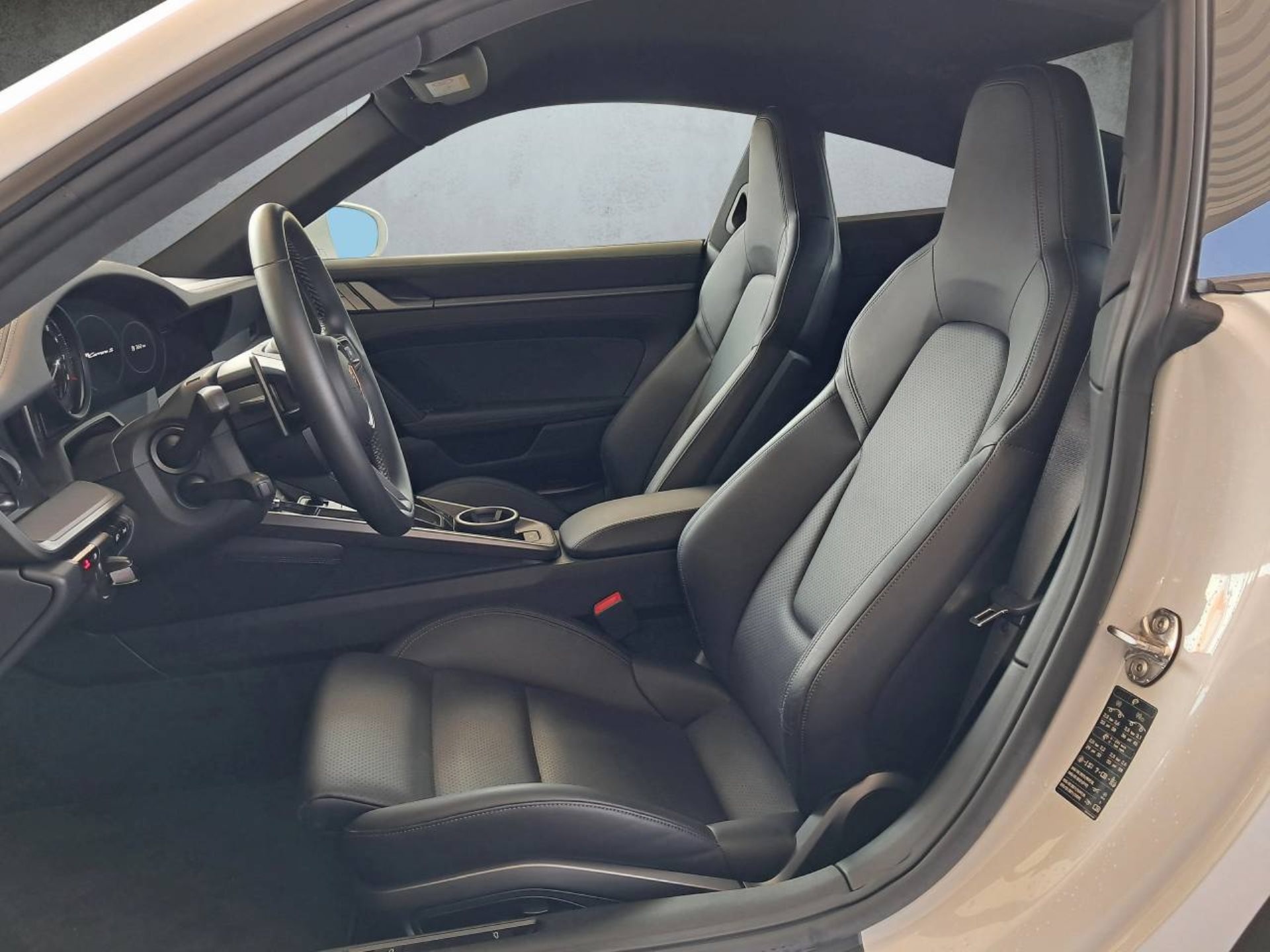 PORSCHE 911 Carrera S-image-4