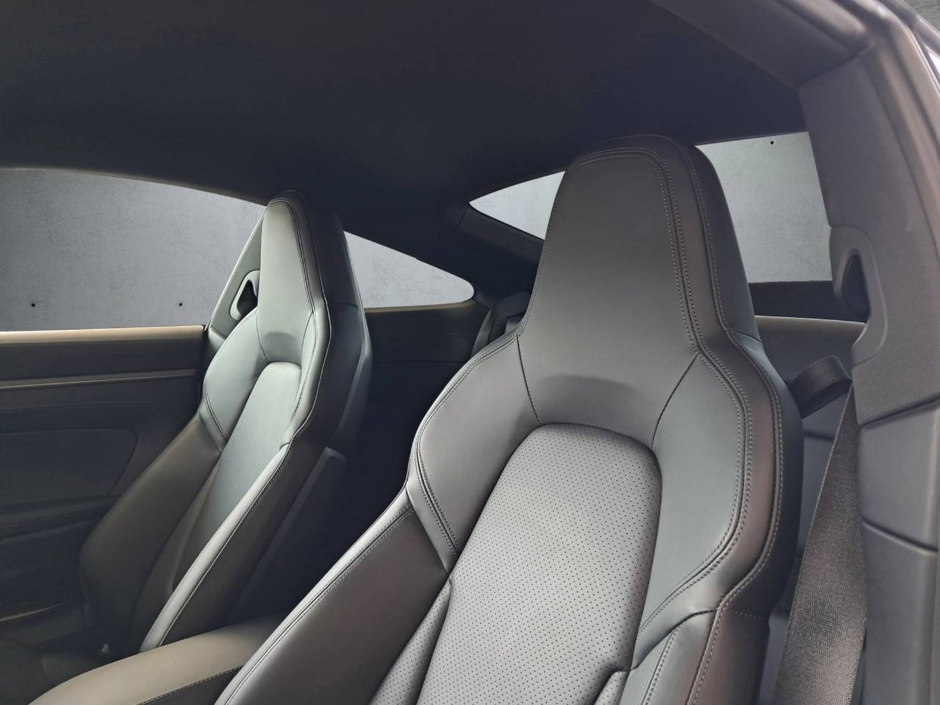 PORSCHE 911 Carrera S-image-28