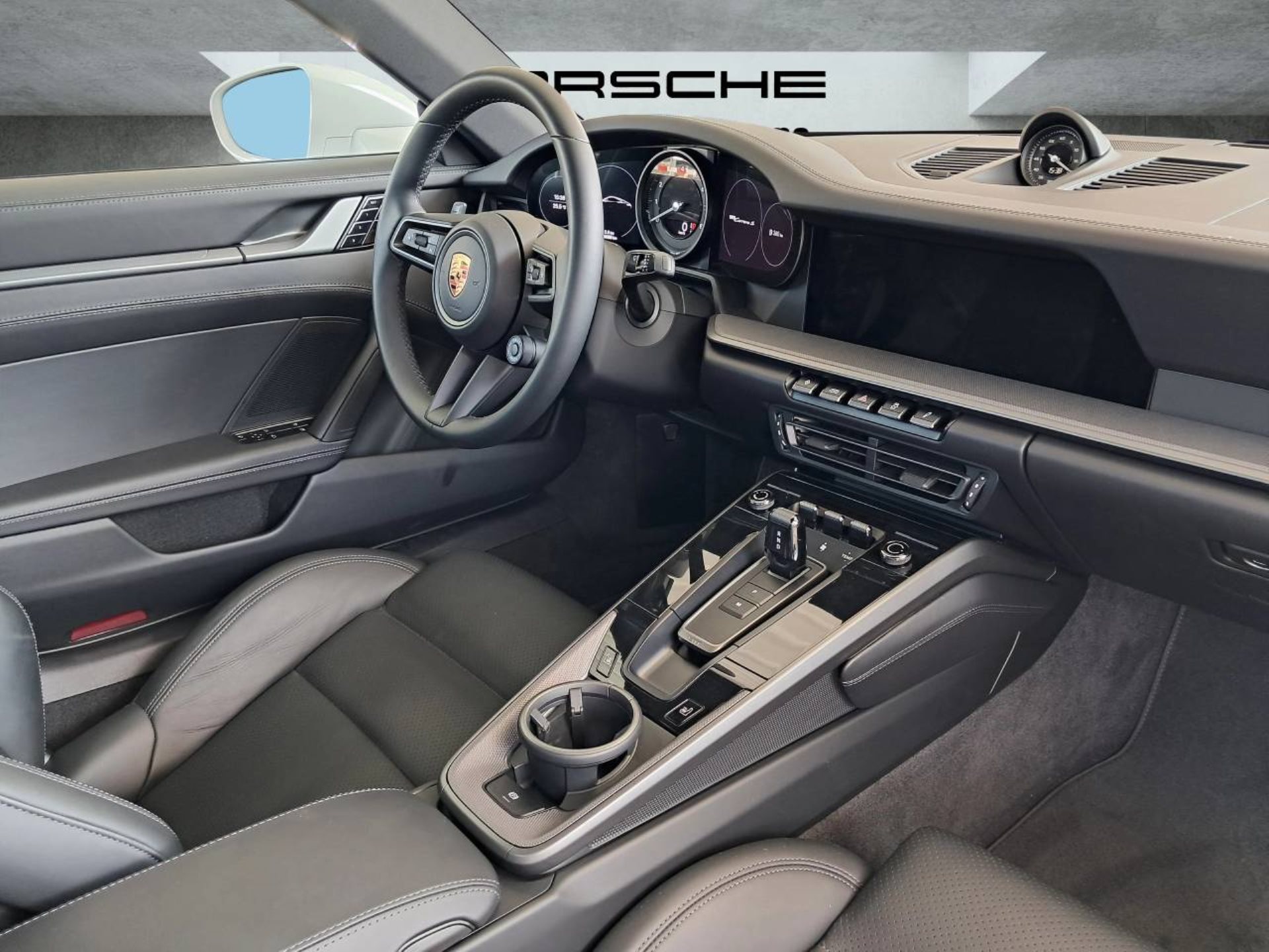 PORSCHE 911 Carrera S-image-18
