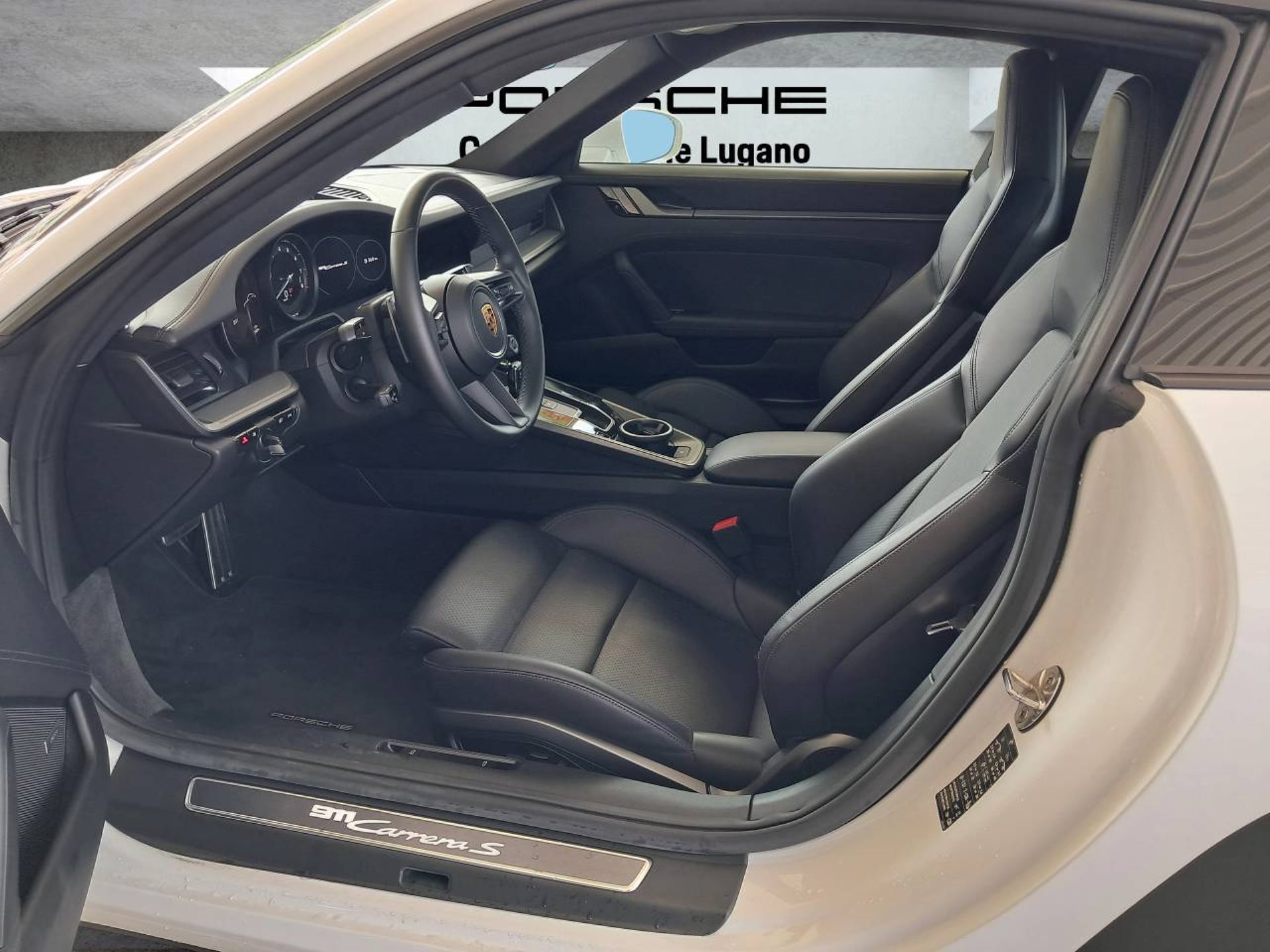 PORSCHE 911 Carrera S-image-3