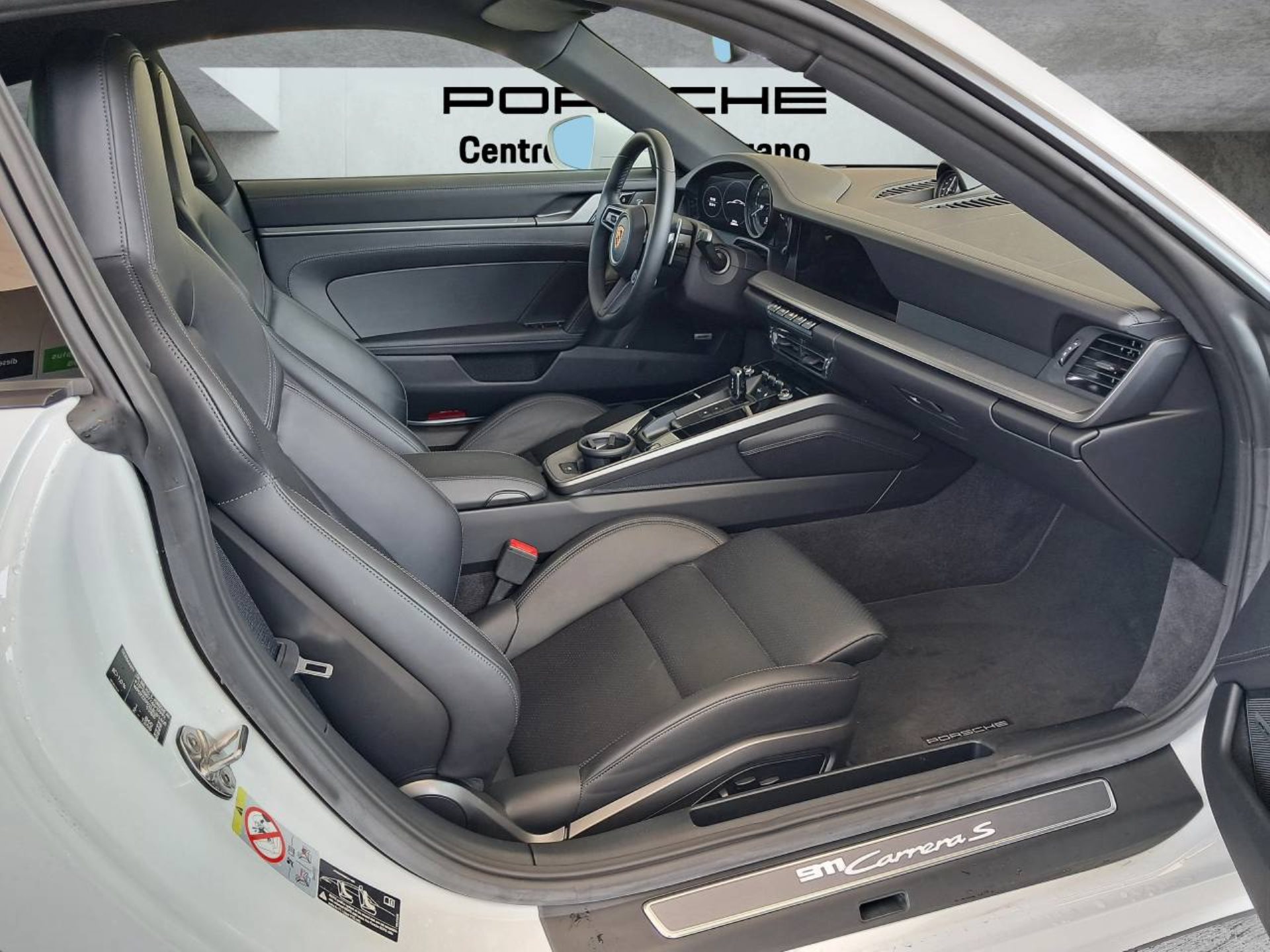 PORSCHE 911 Carrera S-image-13