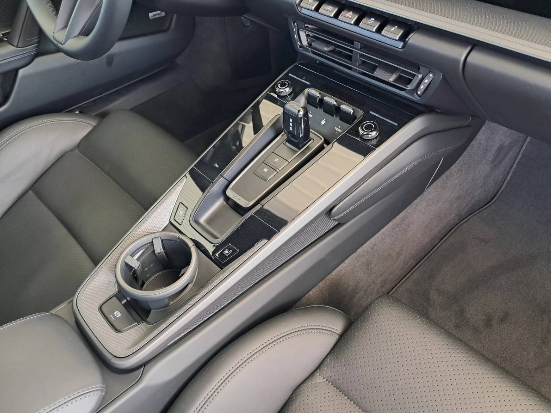 PORSCHE 911 Carrera S-image-19