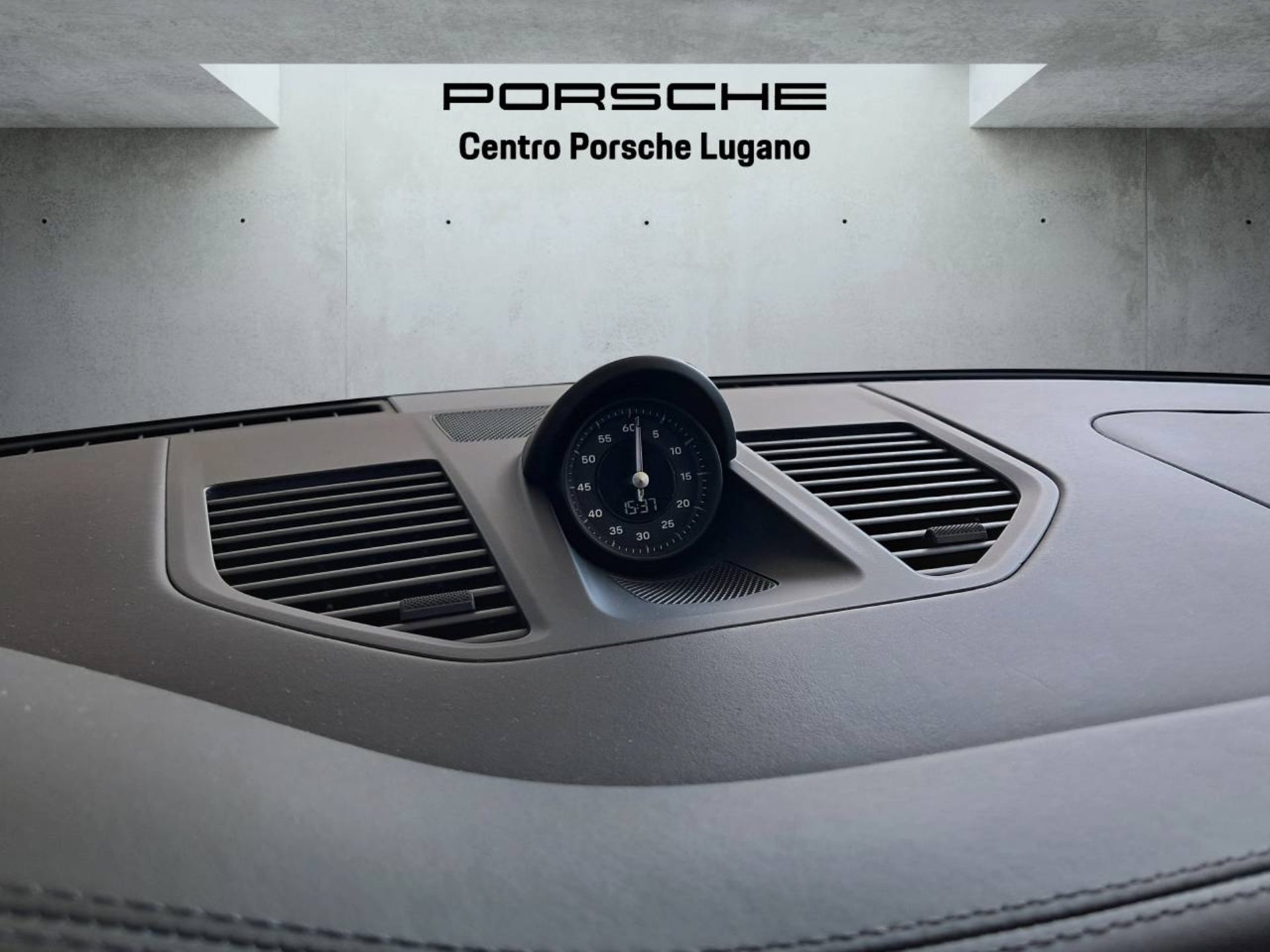 PORSCHE 911 Carrera S-image-24