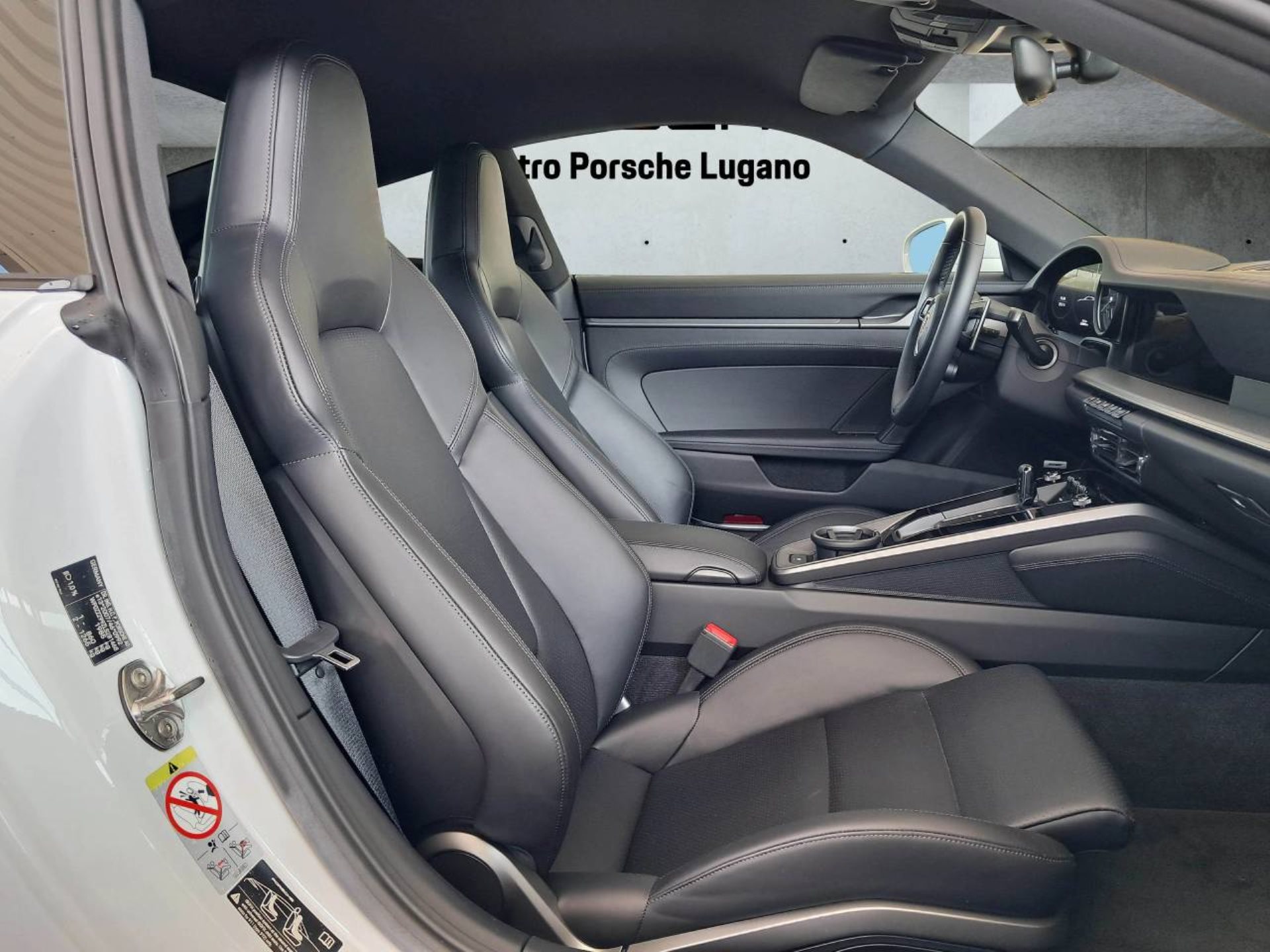 PORSCHE 911 Carrera S-image-14