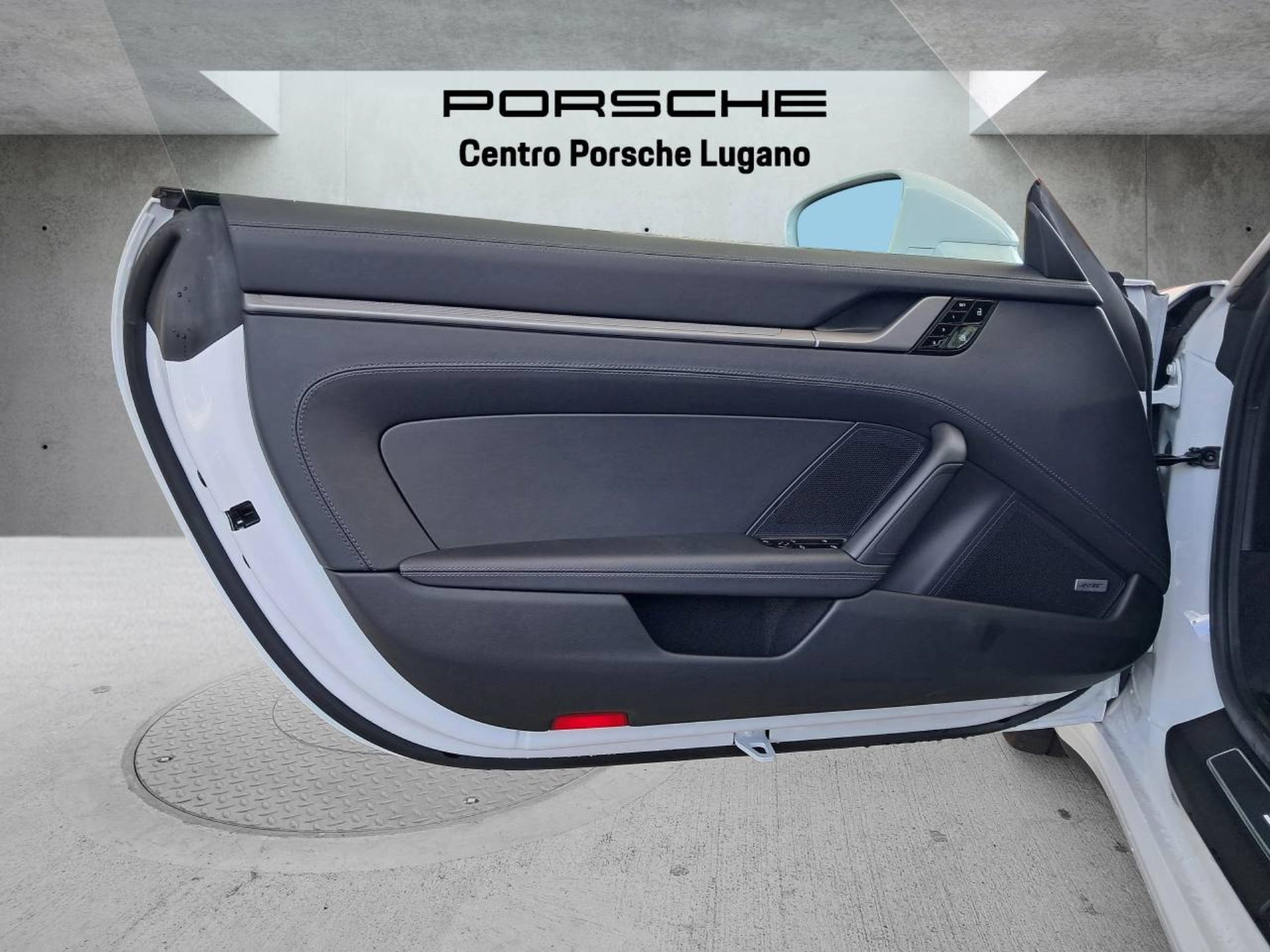 PORSCHE 911 Carrera S-image-23