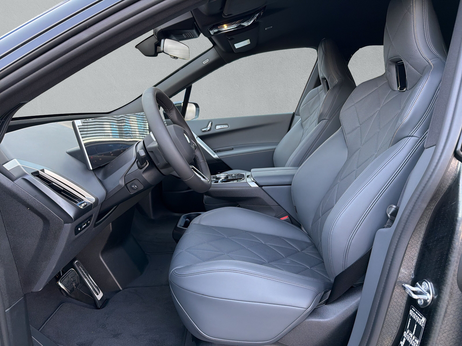 BMW iX xDrive60 M Sport-image-11