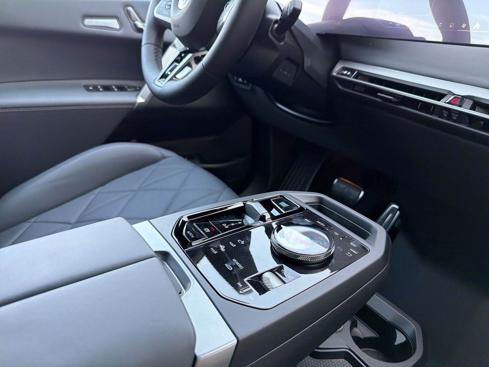 BMW iX xDrive60 M Sport-image-14