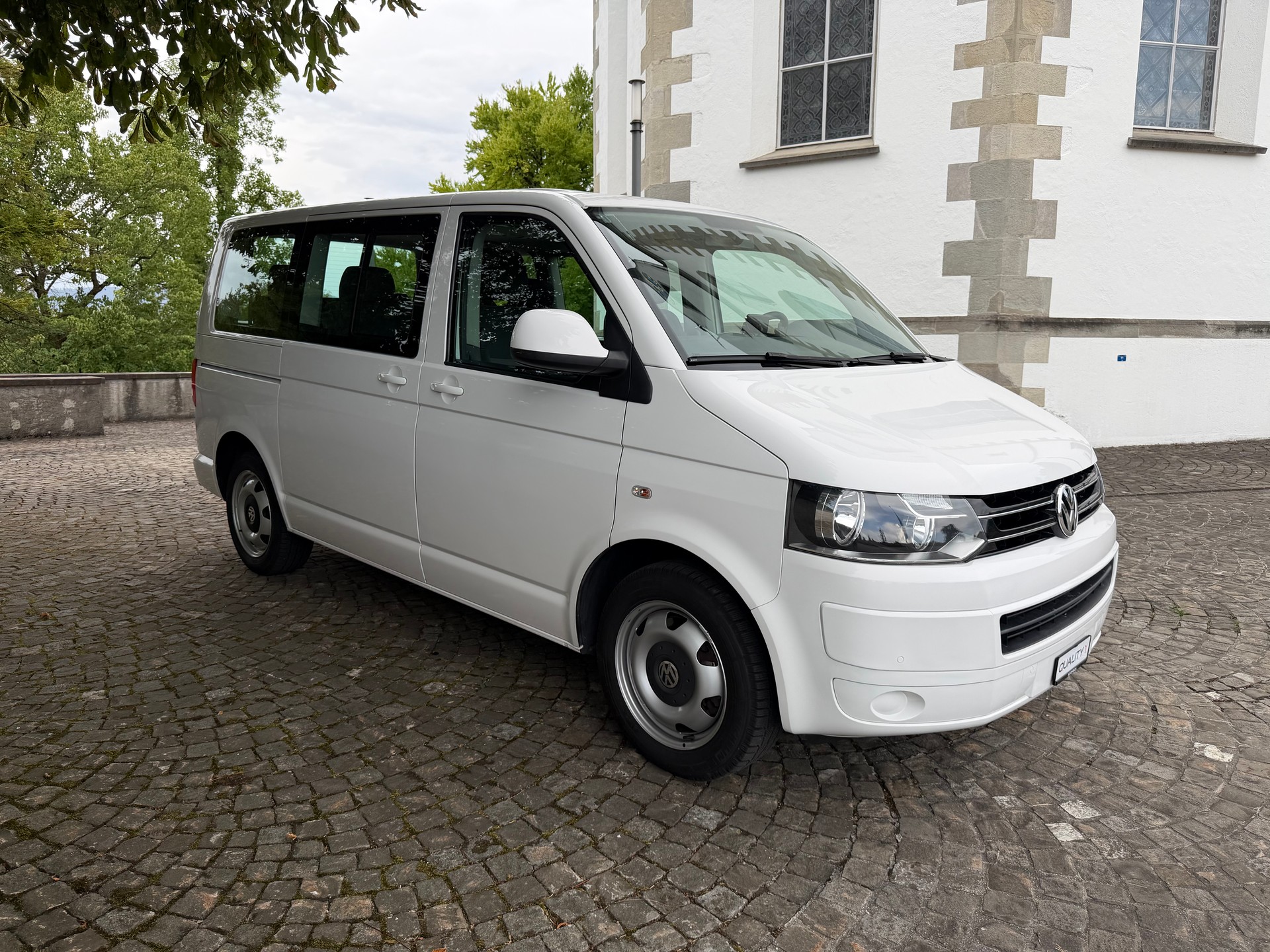 VW T5 Caravelle Comfortline 2.0 TDI CR 4Motion Automatik / 1 Hand / Frisch ab MFK / Service gepflegt / 8 Plätzer / Klima / DAB-image-3