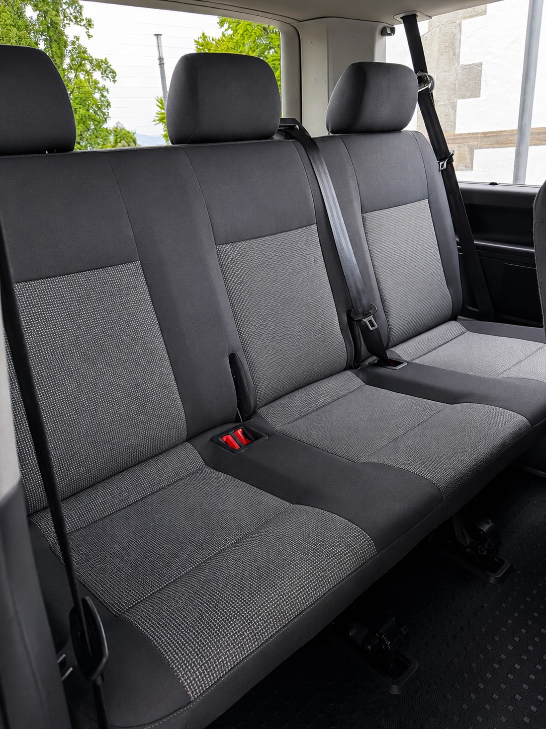 VW T5 Caravelle Comfortline 2.0 TDI CR 4Motion Automatik / 1 Hand / Frisch ab MFK / Service gepflegt / 8 Plätzer / Klima / DAB-image-14