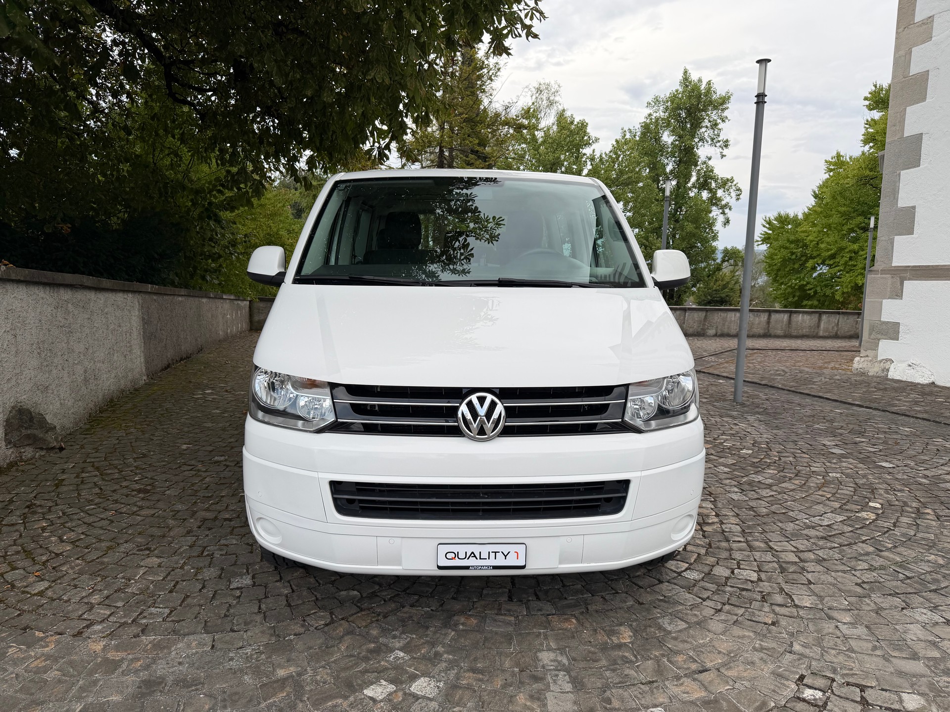 VW T5 Caravelle Comfortline 2.0 TDI CR 4Motion Automatik / 1 Hand / Frisch ab MFK / Service gepflegt / 8 Plätzer / Klima / DAB-image-1