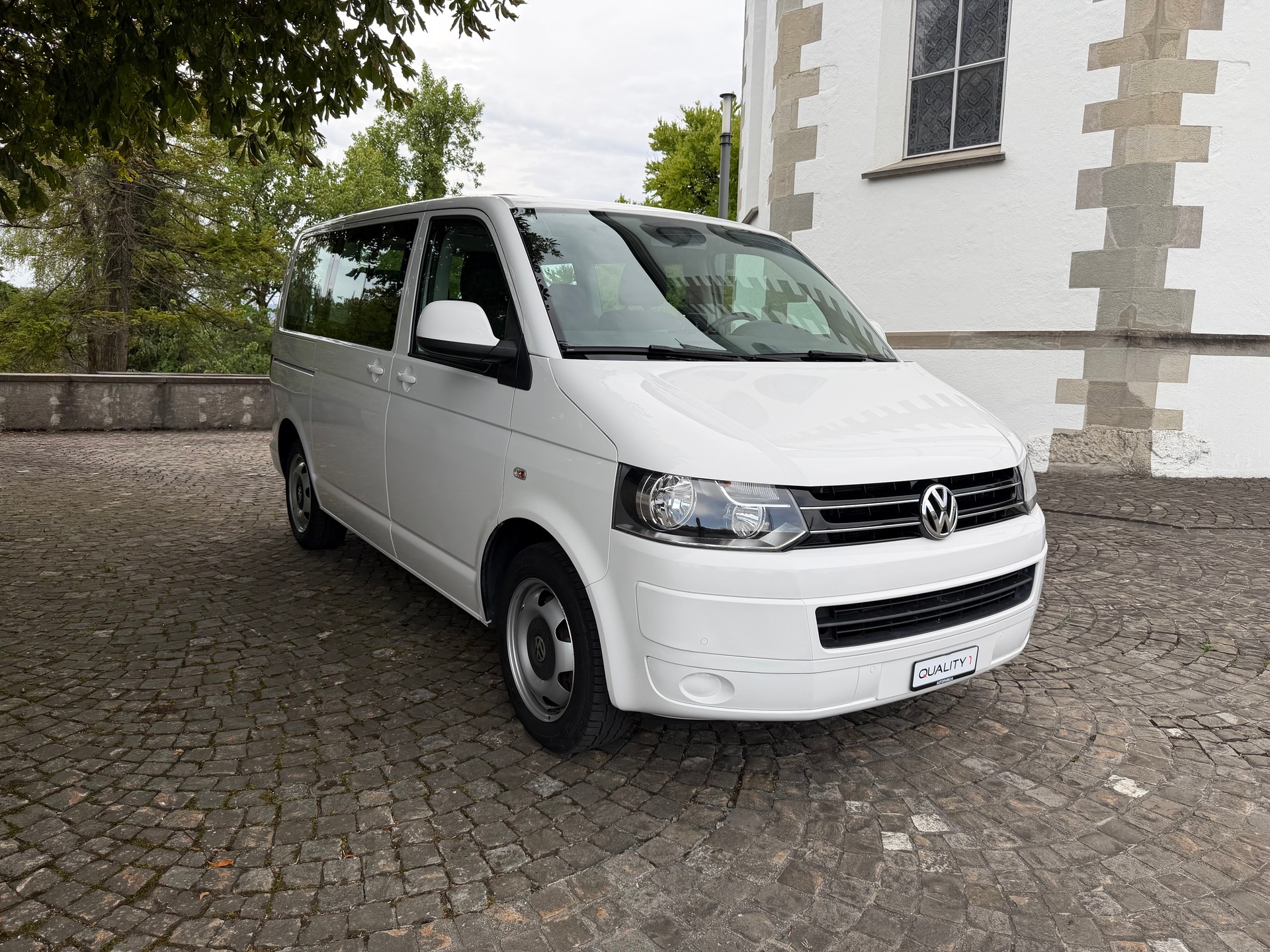VW T5 Caravelle Comfortline 2.0 TDI CR 4Motion Automatik / 1 Hand / Frisch ab MFK / Service gepflegt / 8 Plätzer / Klima / DAB-image-2