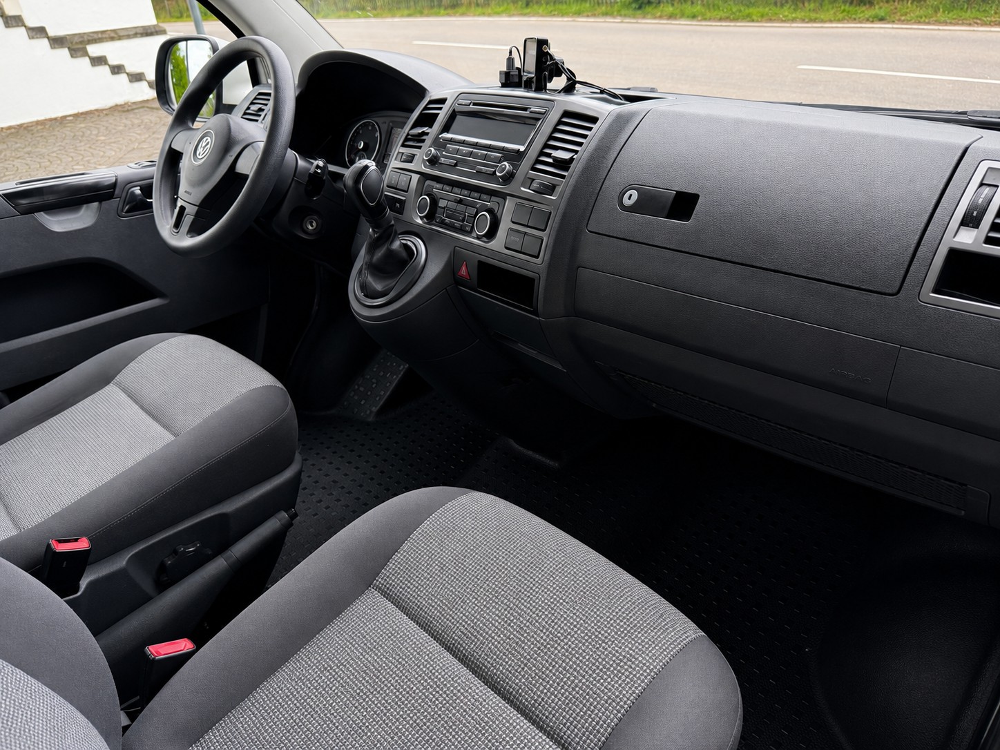 VW T5 Caravelle Comfortline 2.0 TDI CR 4Motion Automatik / 1 Hand / Frisch ab MFK / Service gepflegt / 8 Plätzer / Klima / DAB-image-10