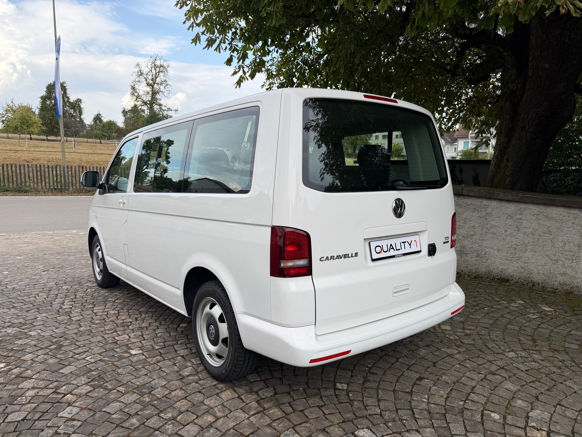 VW T5 Caravelle Comfortline 2.0 TDI CR 4Motion Automatik / 1 Hand / Frisch ab MFK / Service gepflegt / 8 Plätzer / Klima / DAB-image-7
